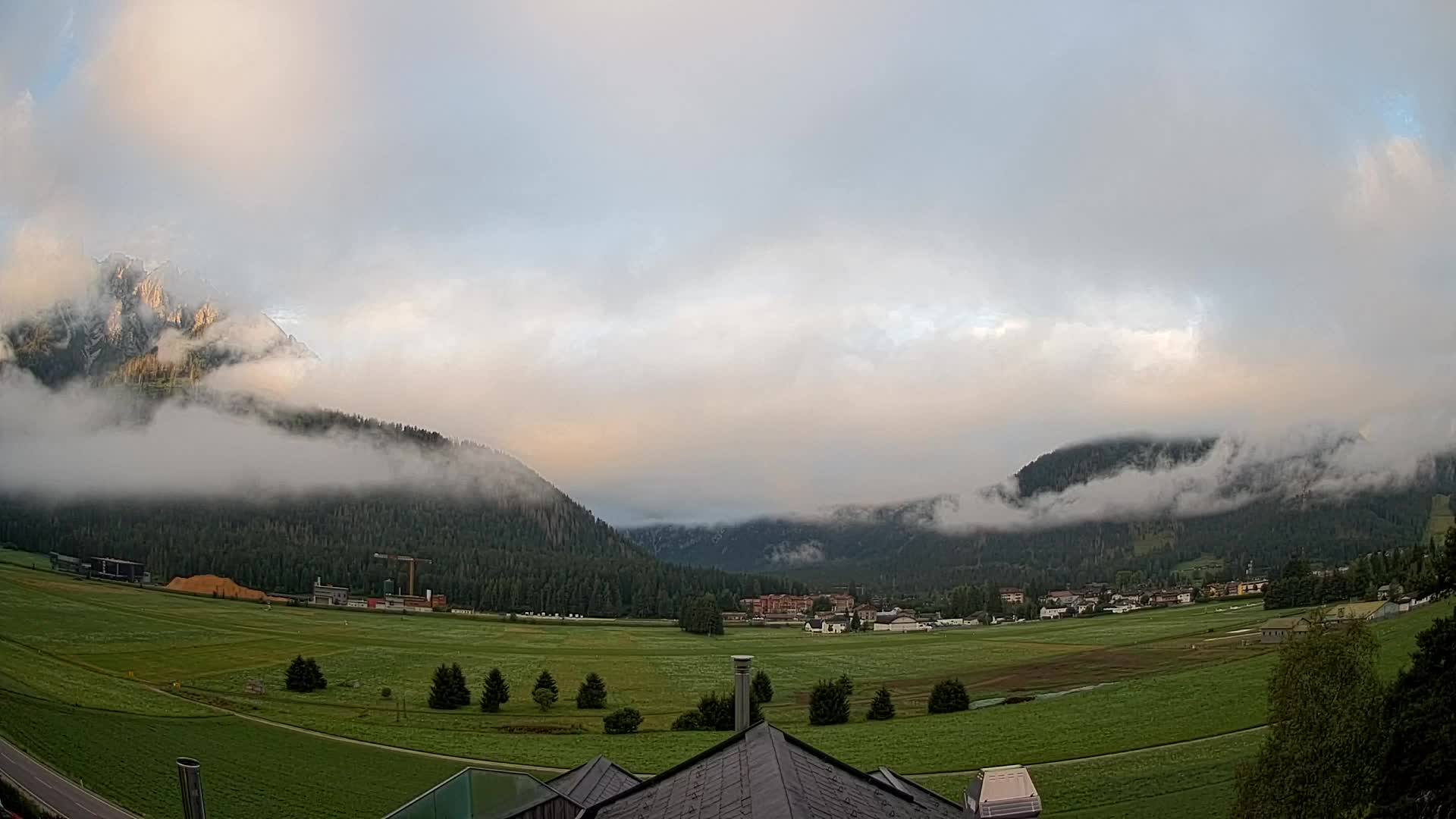 Web kamera Toblach Dolomiti – Pogled s Hotela Rosengarten
