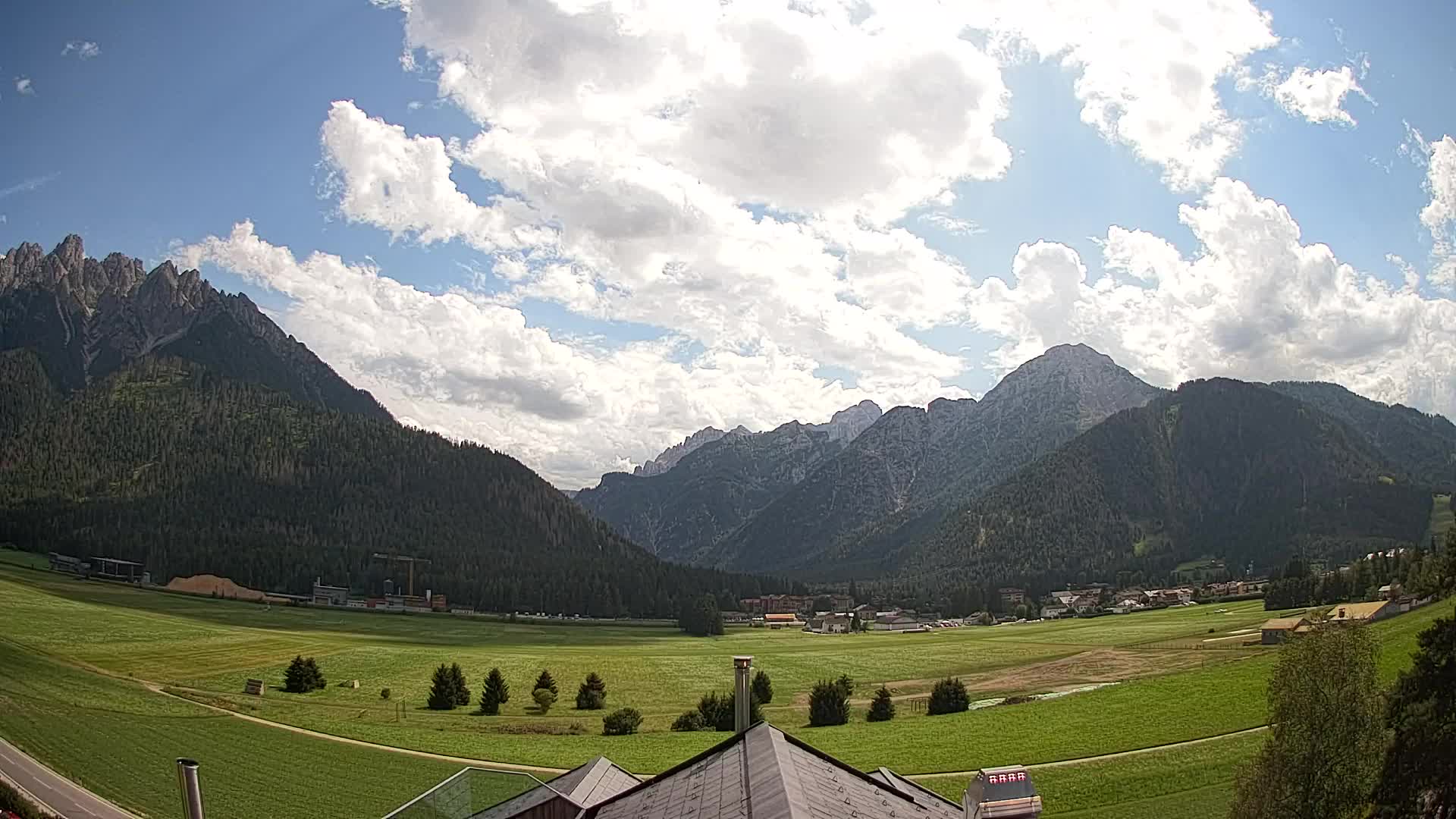 Spletna kamera Toblach Dolomiti – Pogled iz hotela Rosengarten