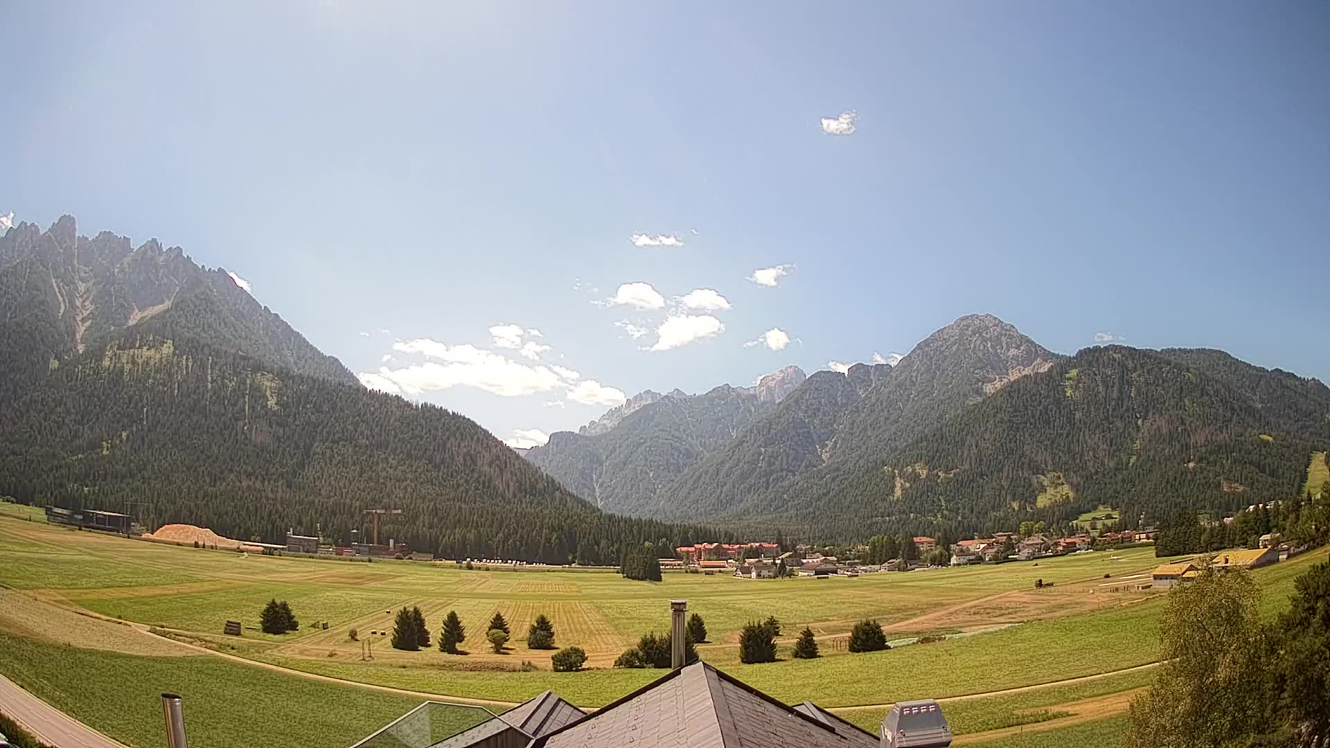 Spletna kamera Toblach Dolomiti – Pogled iz hotela Rosengarten