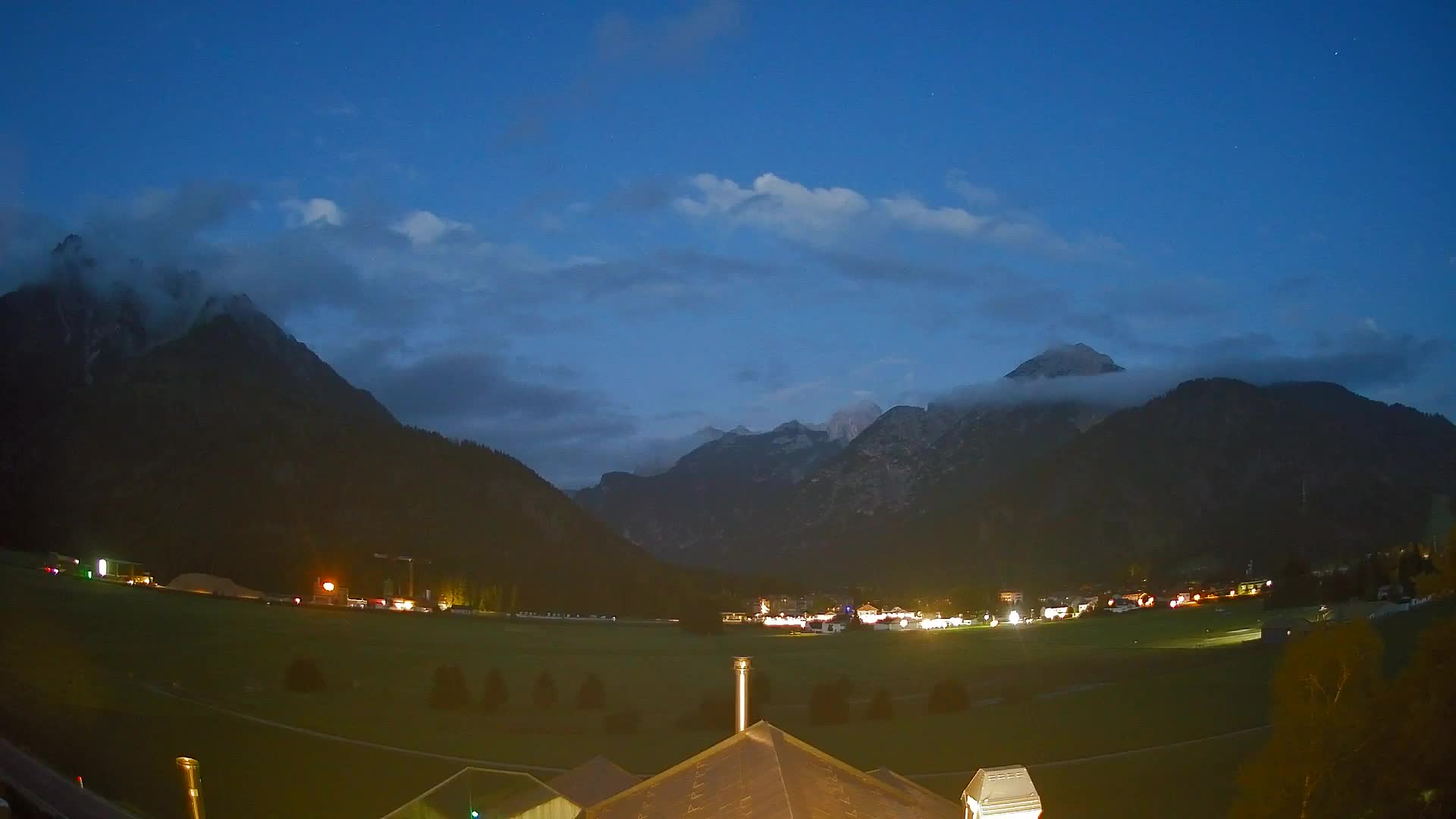 Spletna kamera Toblach Dolomiti – Pogled iz hotela Rosengarten