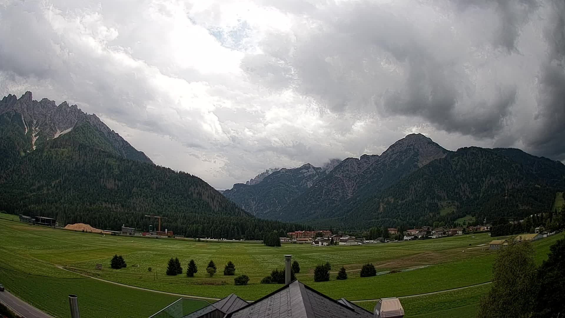 Spletna kamera Toblach Dolomiti – Pogled iz hotela Rosengarten