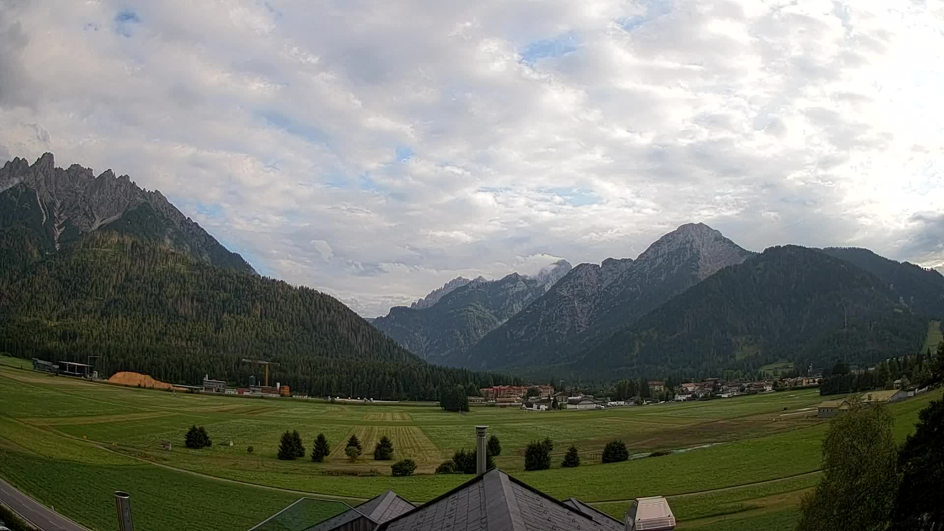 Spletna kamera Toblach Dolomiti – Pogled iz hotela Rosengarten