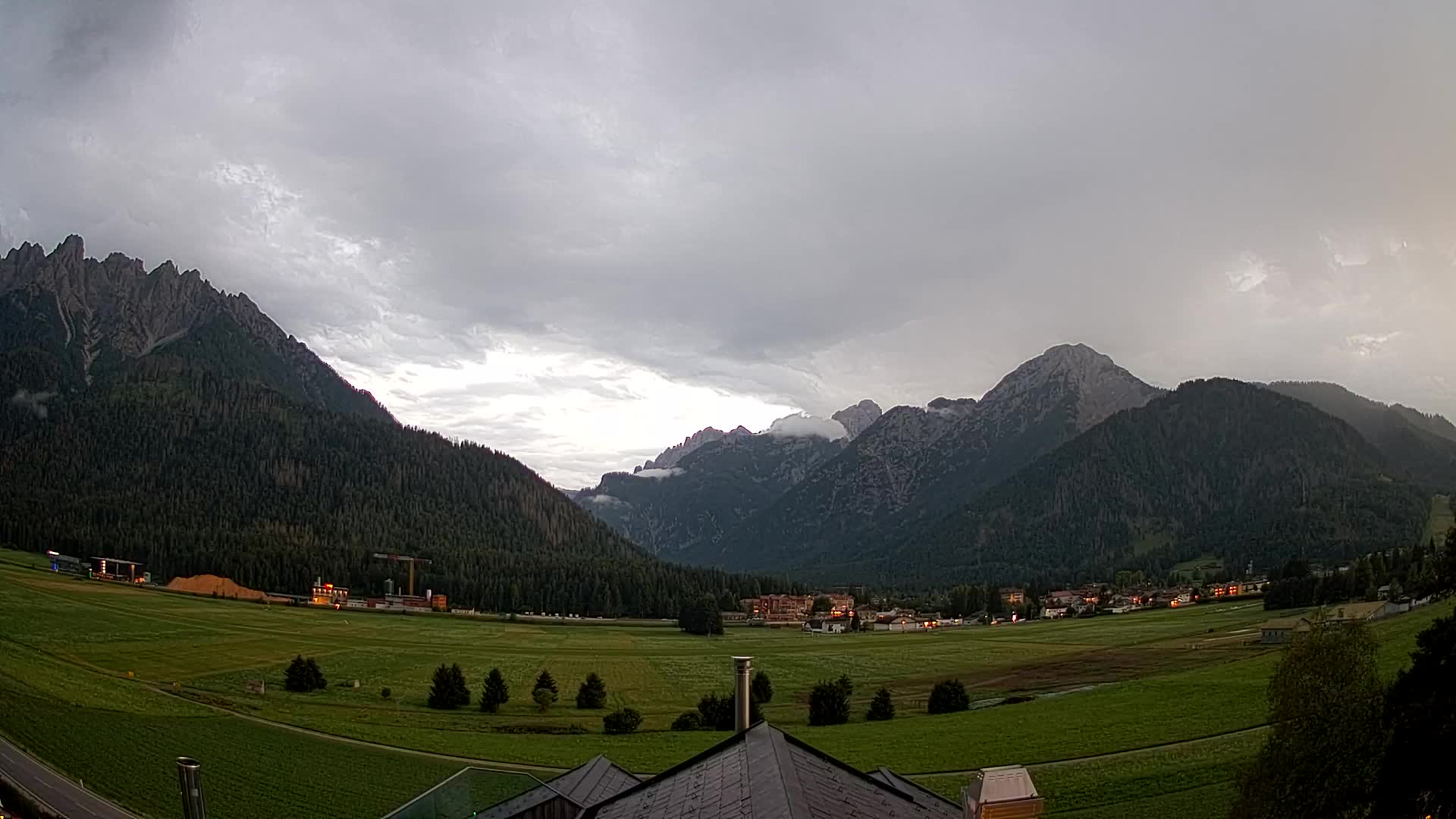 Spletna kamera Toblach Dolomiti – Pogled iz hotela Rosengarten