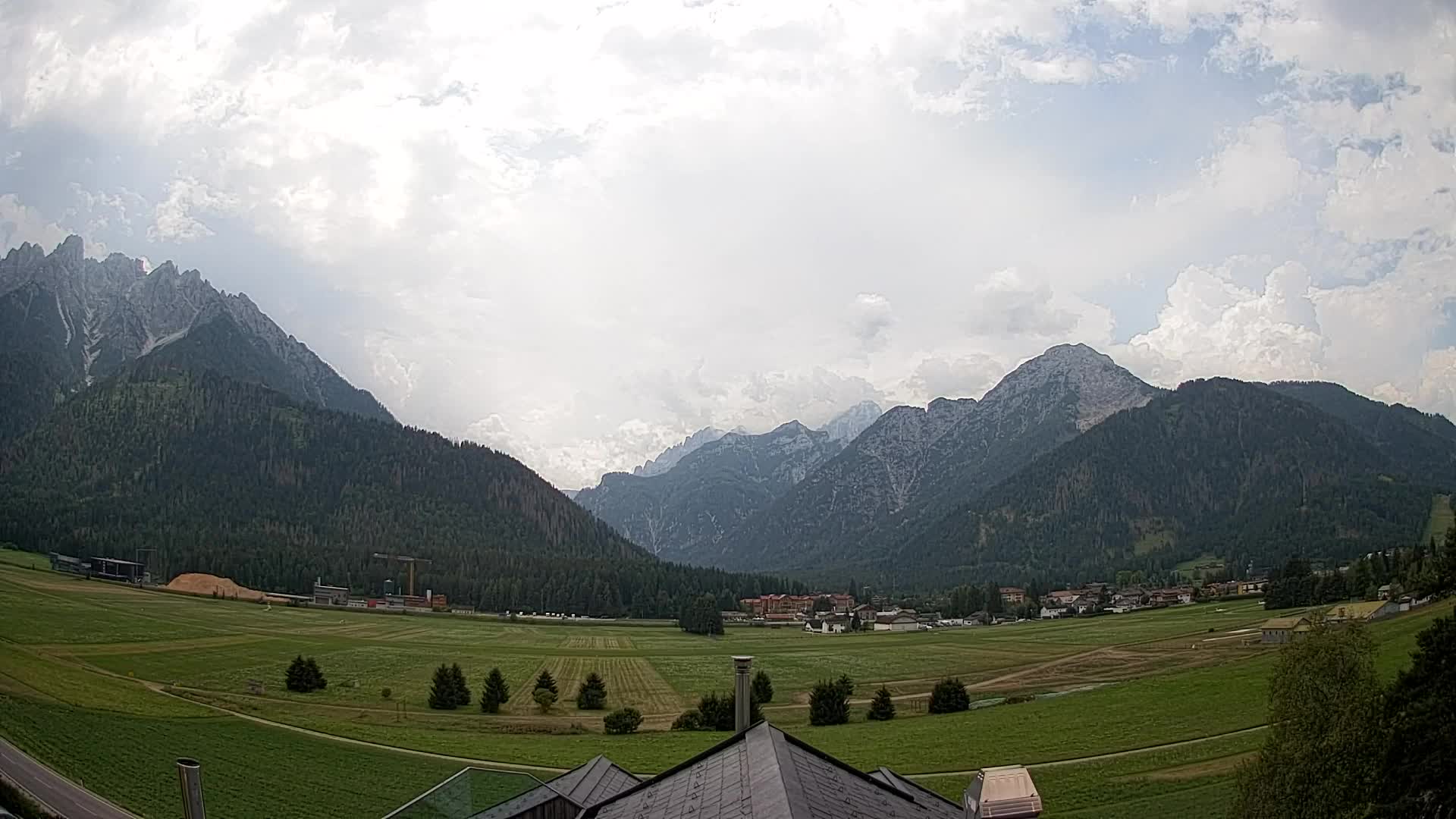 Web kamera Toblach Dolomiti – Pogled s Hotela Rosengarten