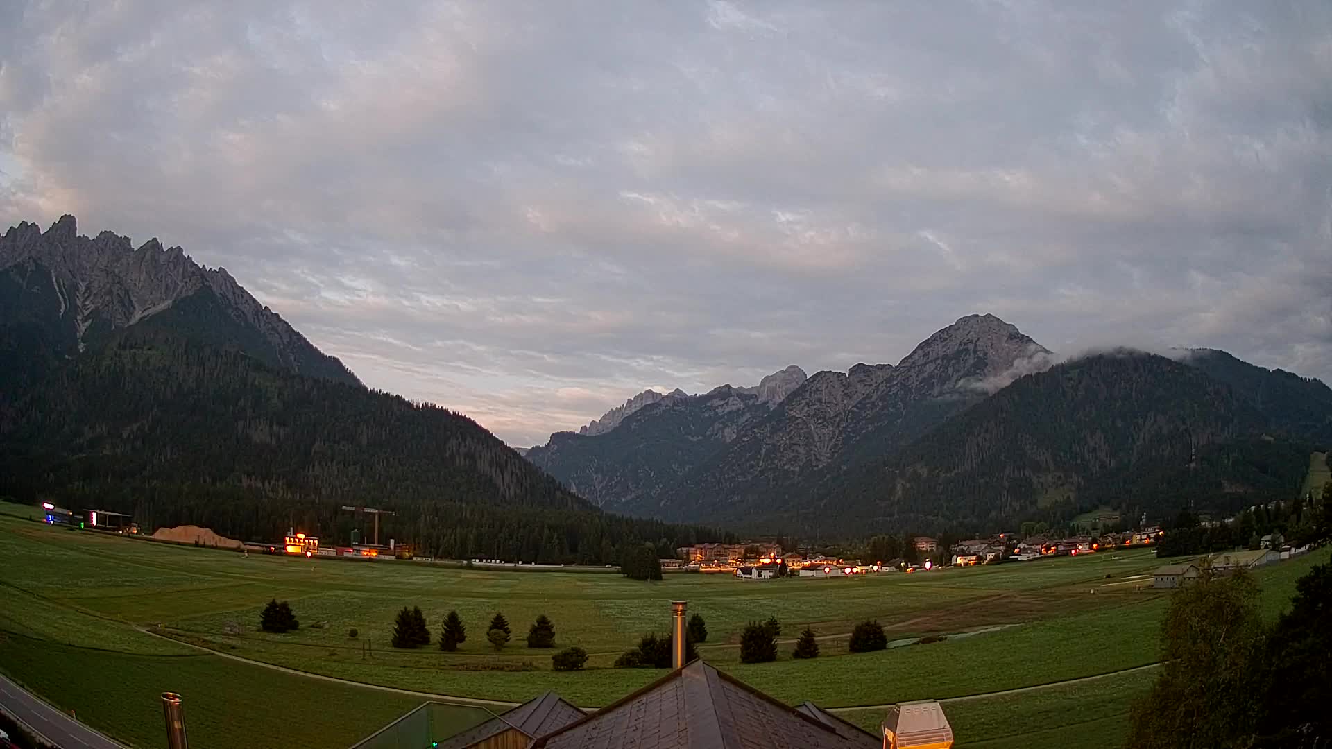 Web kamera Toblach Dolomiti – Pogled s Hotela Rosengarten