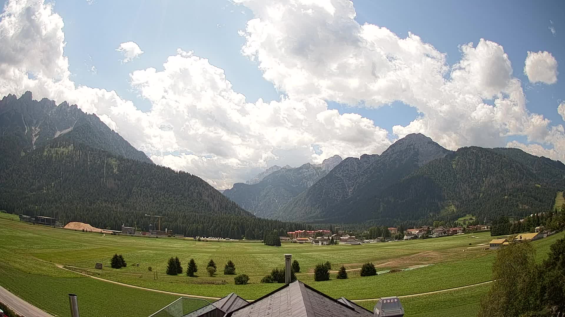 Spletna kamera Toblach Dolomiti – Pogled iz hotela Rosengarten