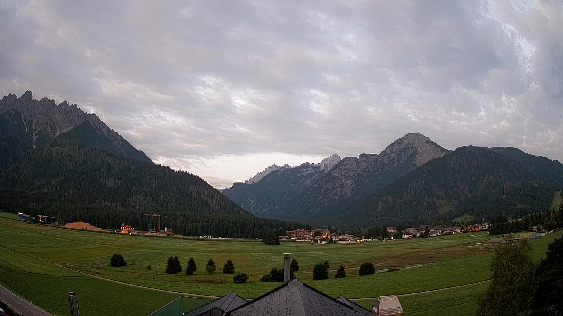 Web kamera Toblach Dolomiti – Pogled s Hotela Rosengarten