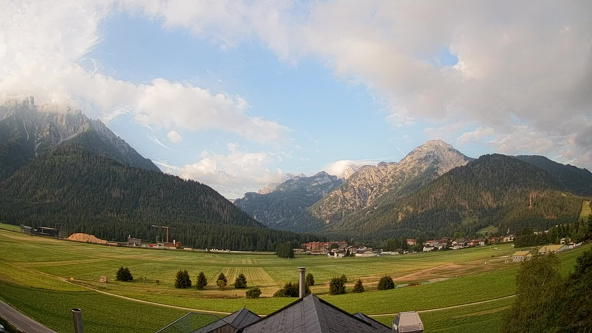 Web kamera Toblach Dolomiti – Pogled s Hotela Rosengarten