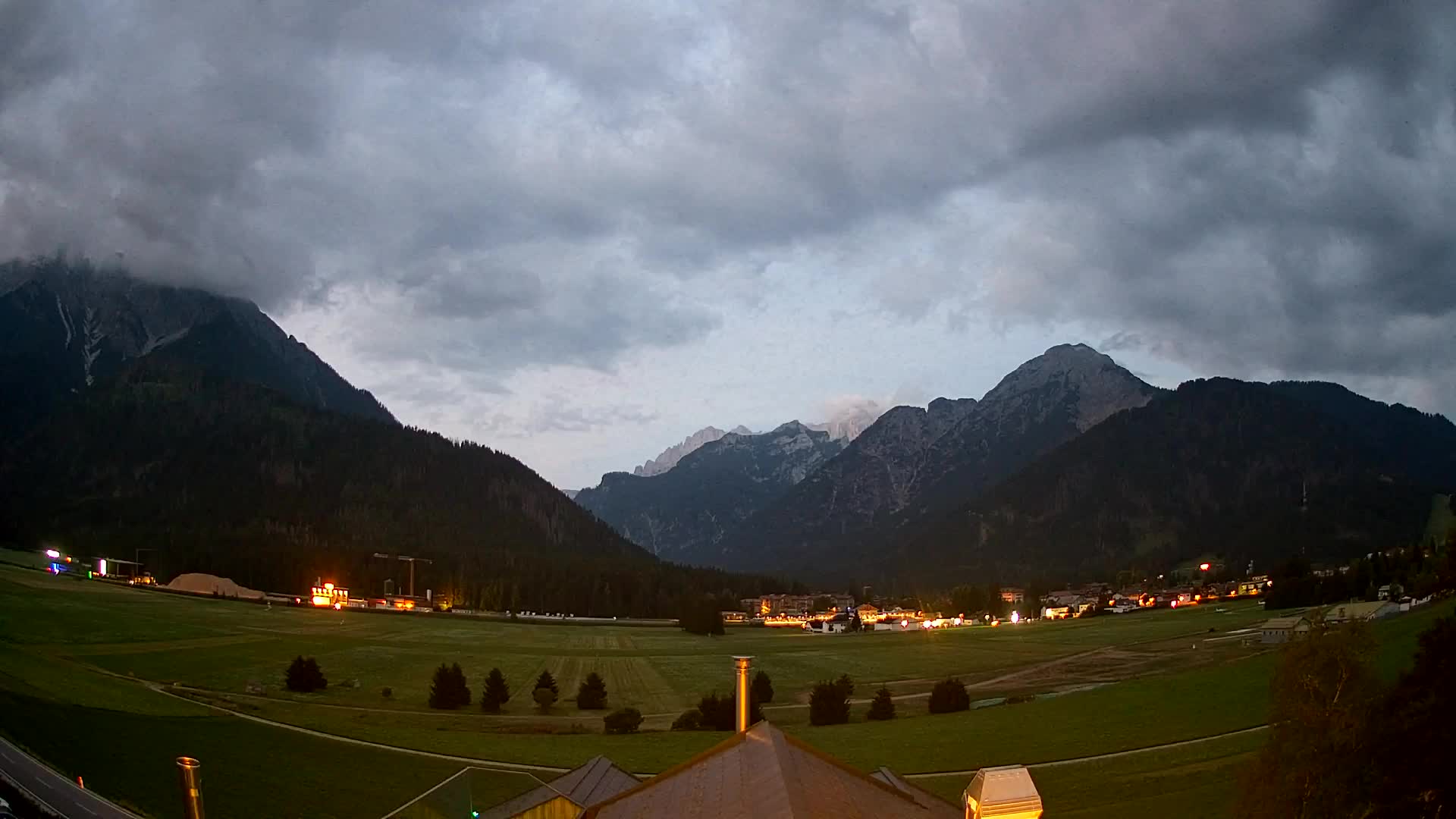 Web kamera Toblach Dolomiti – Pogled s Hotela Rosengarten
