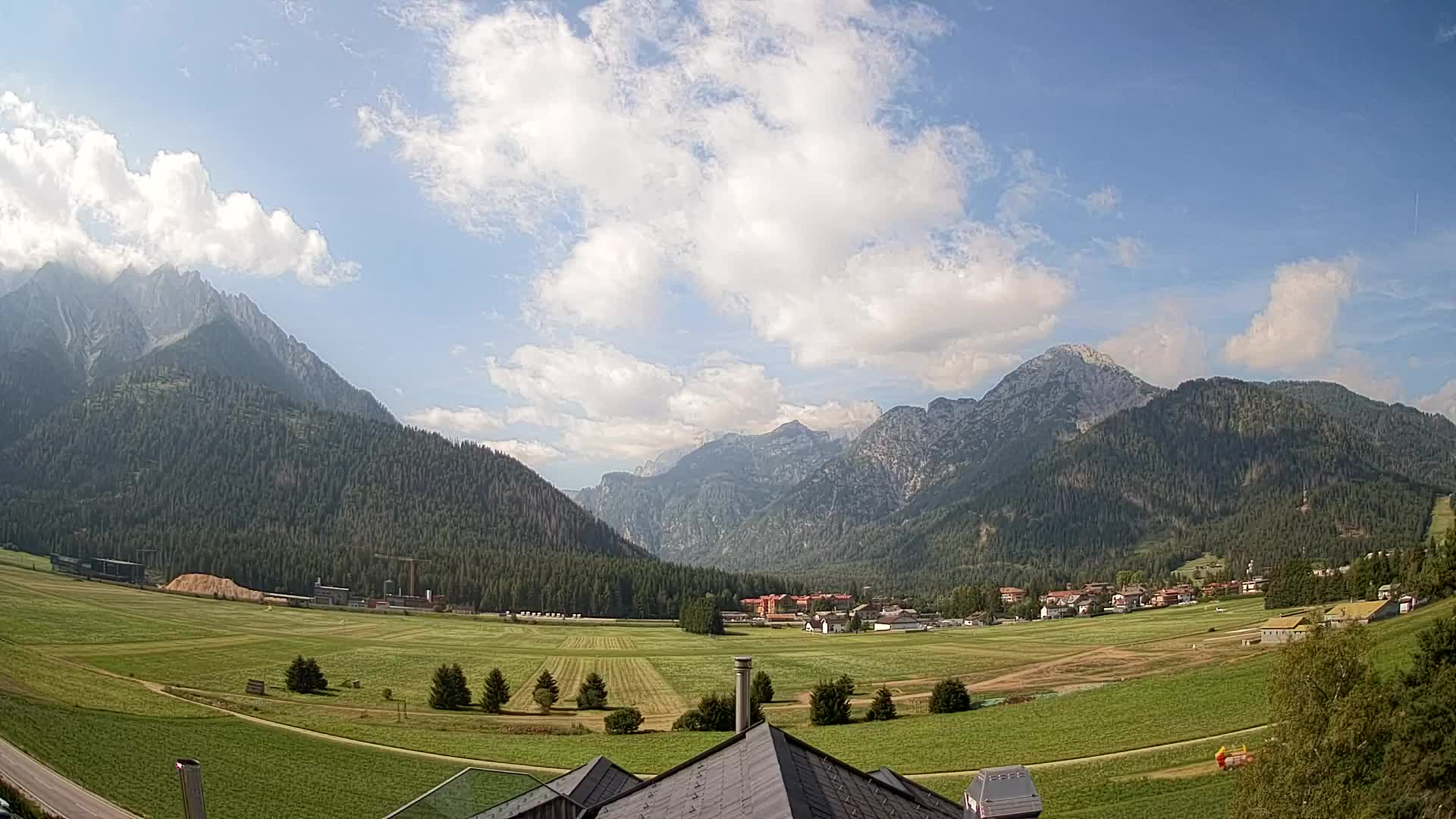 Spletna kamera Toblach Dolomiti – Pogled iz hotela Rosengarten