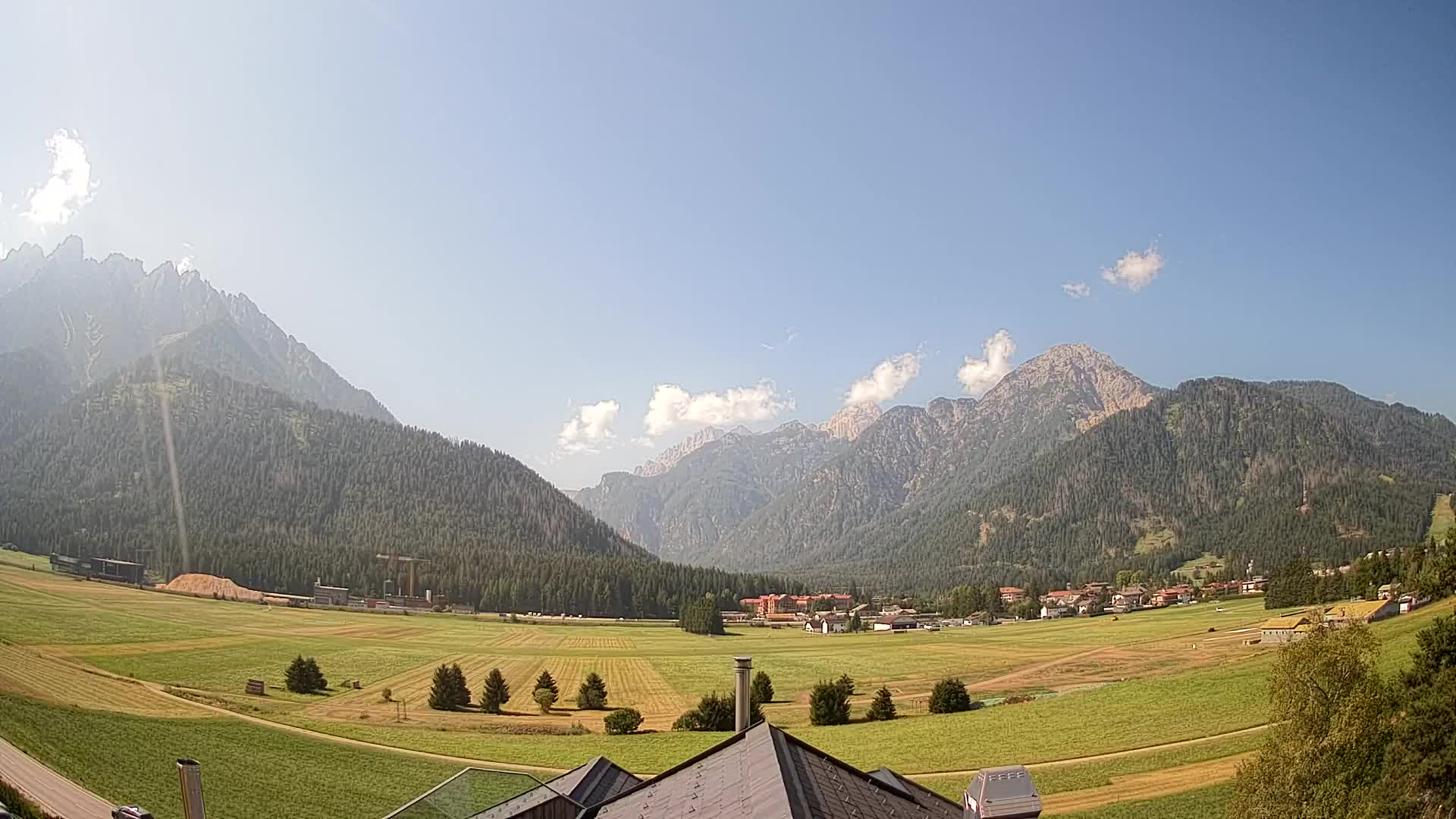 Spletna kamera Toblach Dolomiti – Pogled iz hotela Rosengarten