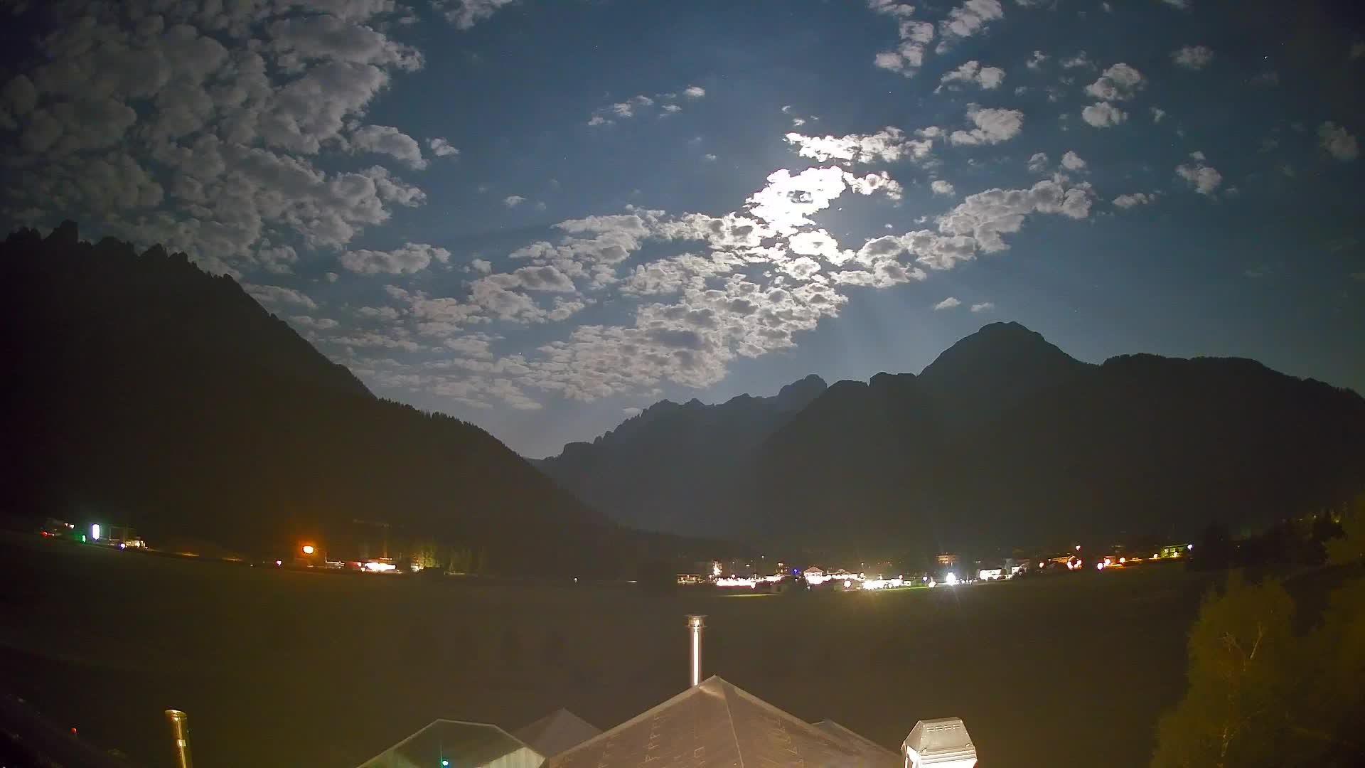 Web kamera Toblach Dolomiti – Pogled s Hotela Rosengarten