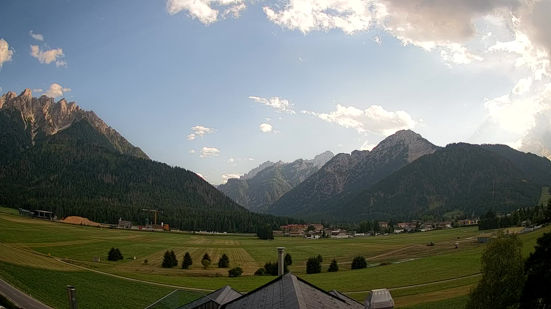 Spletna kamera Toblach Dolomiti – Pogled iz hotela Rosengarten
