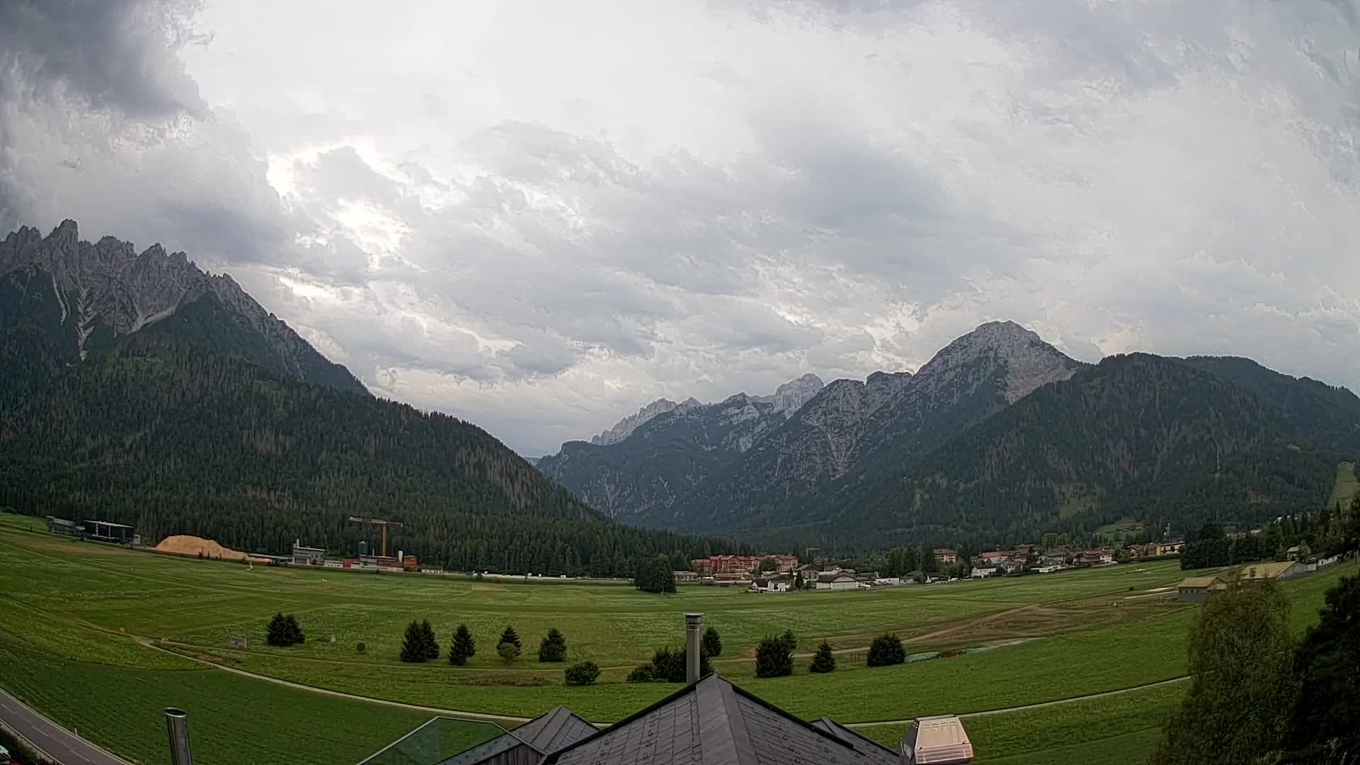 Web kamera Toblach Dolomiti – Pogled s Hotela Rosengarten