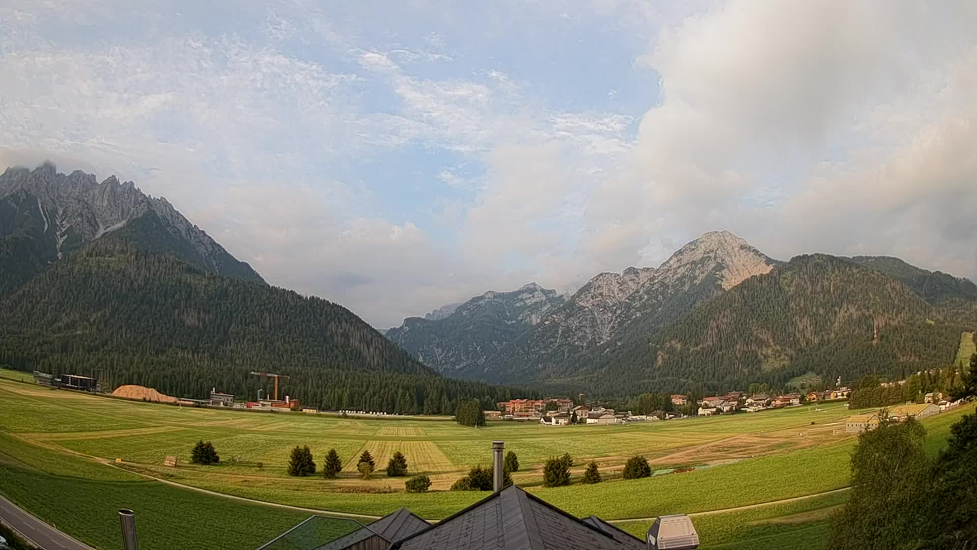 Spletna kamera Toblach Dolomiti – Pogled iz hotela Rosengarten
