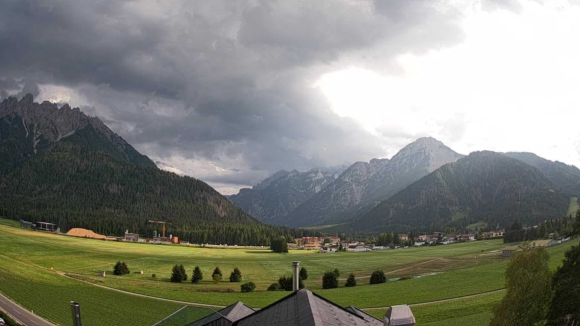 Spletna kamera Toblach Dolomiti – Pogled iz hotela Rosengarten