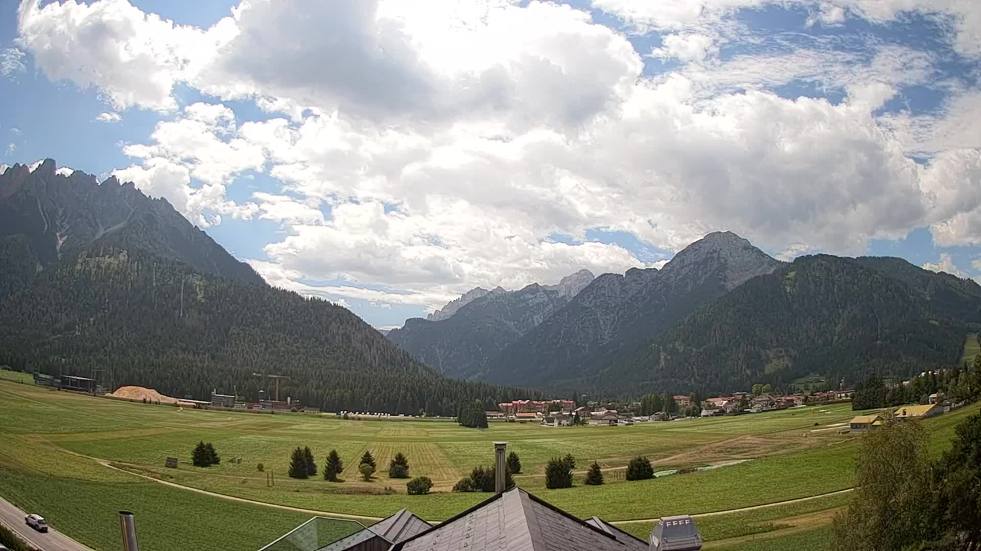 Spletna kamera Toblach Dolomiti – Pogled iz hotela Rosengarten