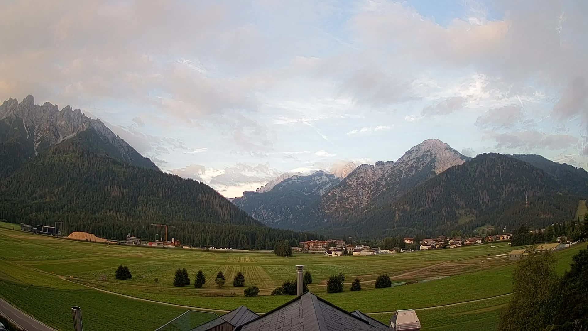 Web kamera Toblach Dolomiti – Pogled s Hotela Rosengarten