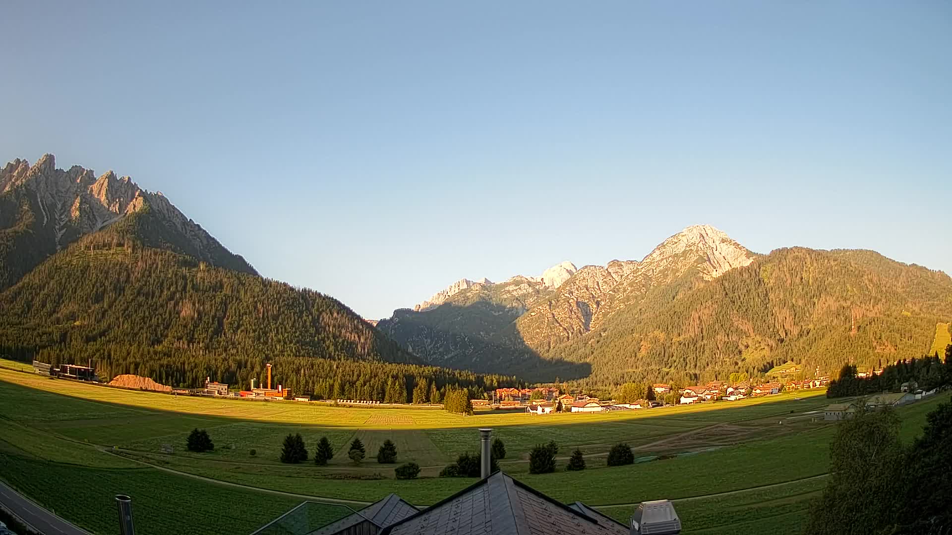 Web kamera Toblach Dolomiti – Pogled s Hotela Rosengarten