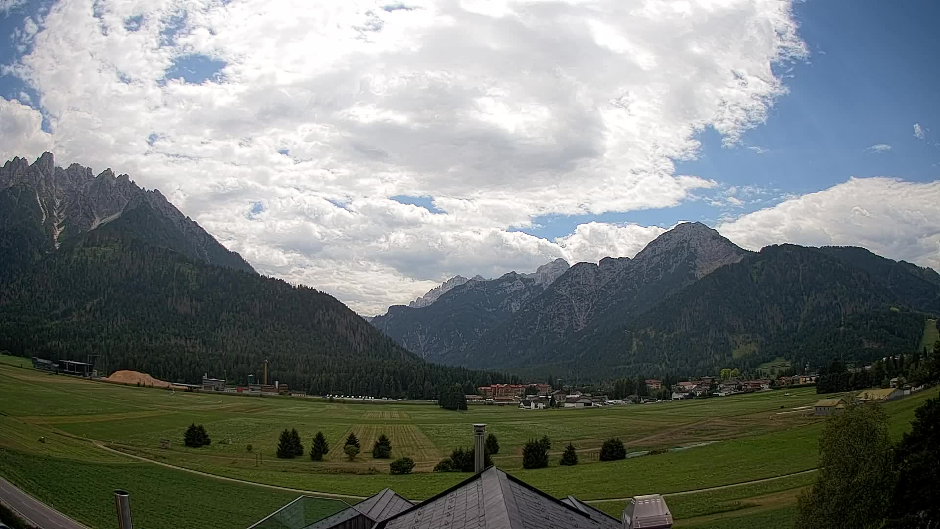 Webcam Toblach Dolomites – View from Hotel Rosengarten