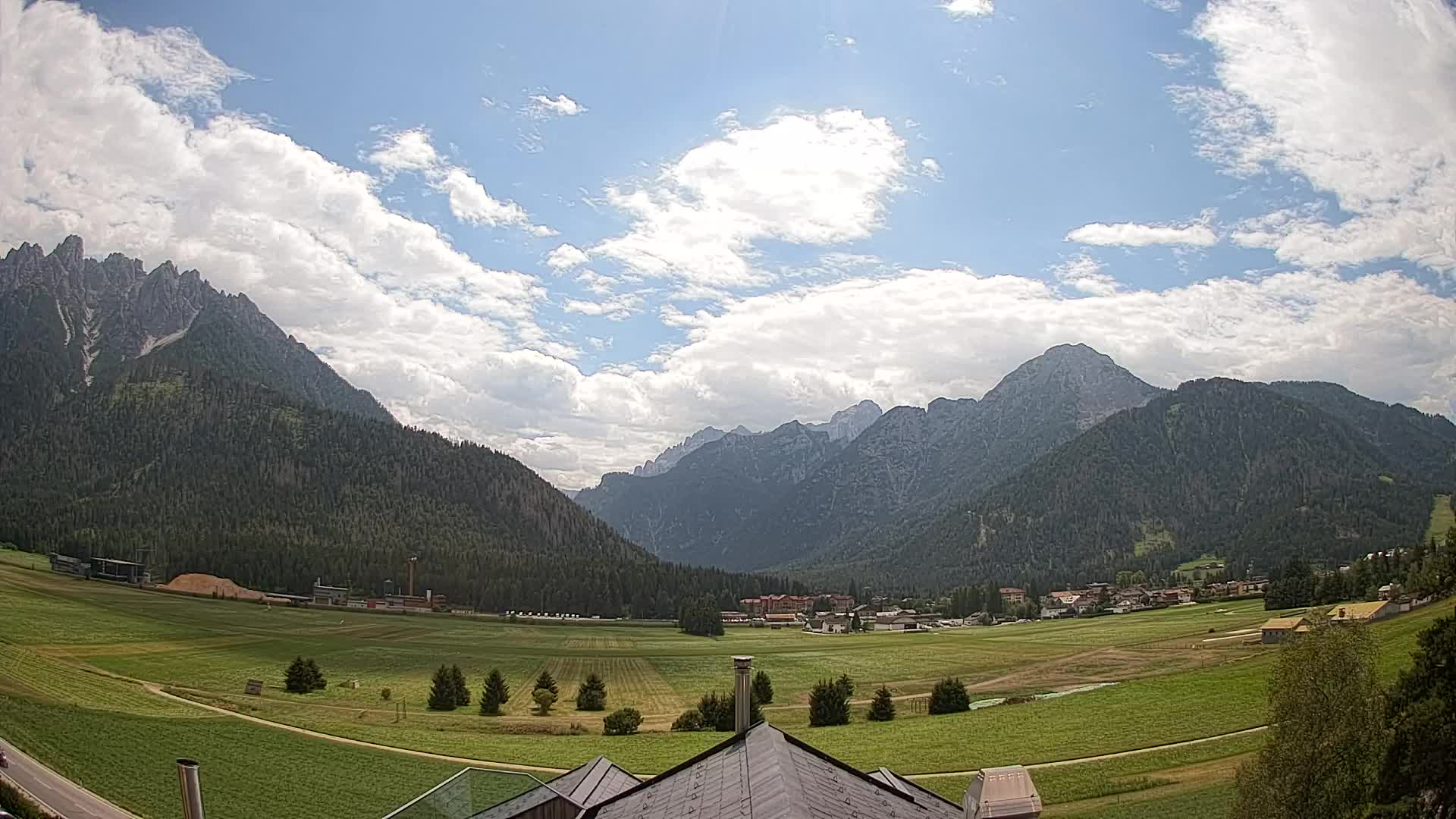 Spletna kamera Toblach Dolomiti – Pogled iz hotela Rosengarten