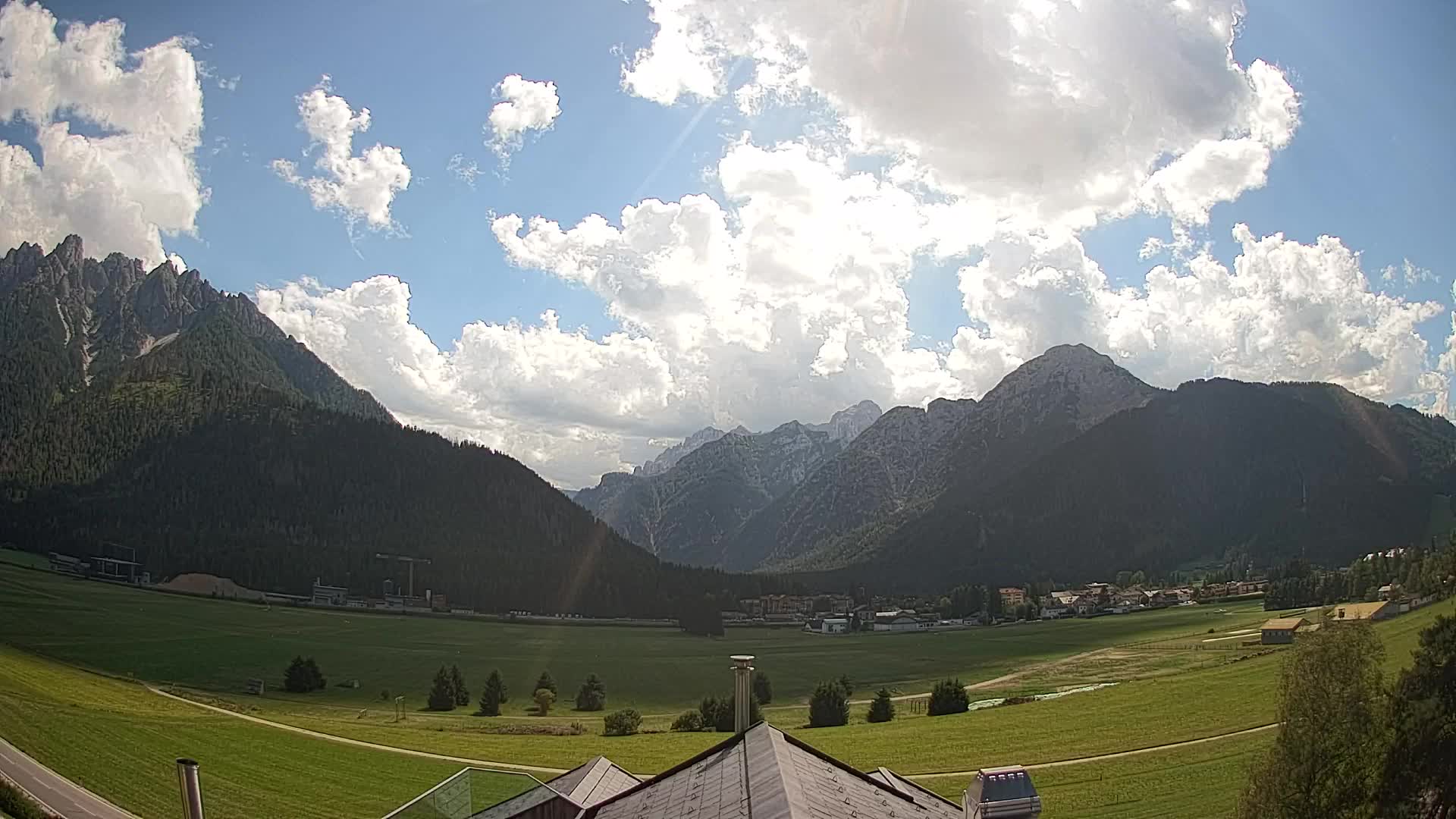 Spletna kamera Toblach Dolomiti – Pogled iz hotela Rosengarten