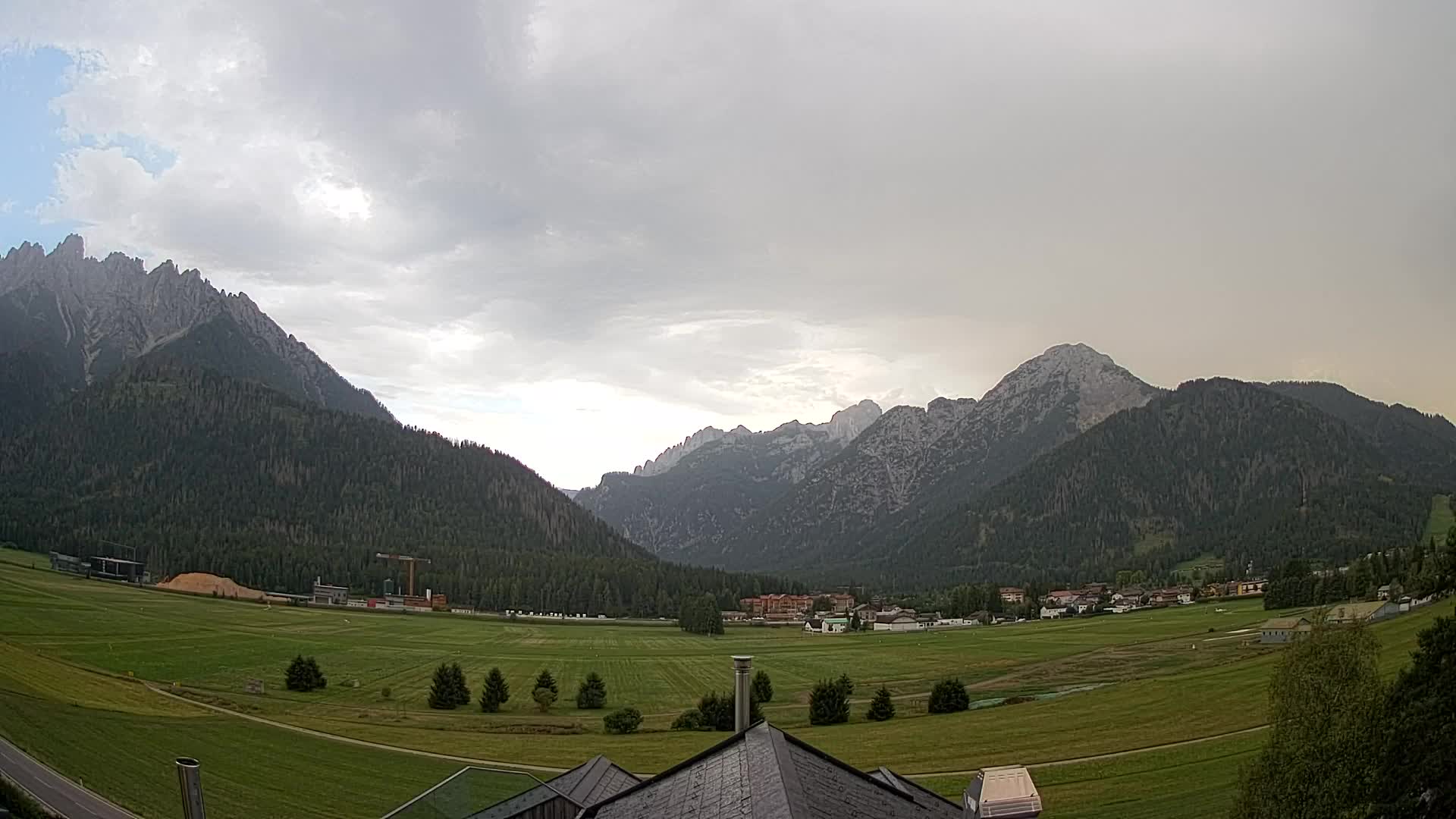 Web kamera Toblach Dolomiti – Pogled s Hotela Rosengarten