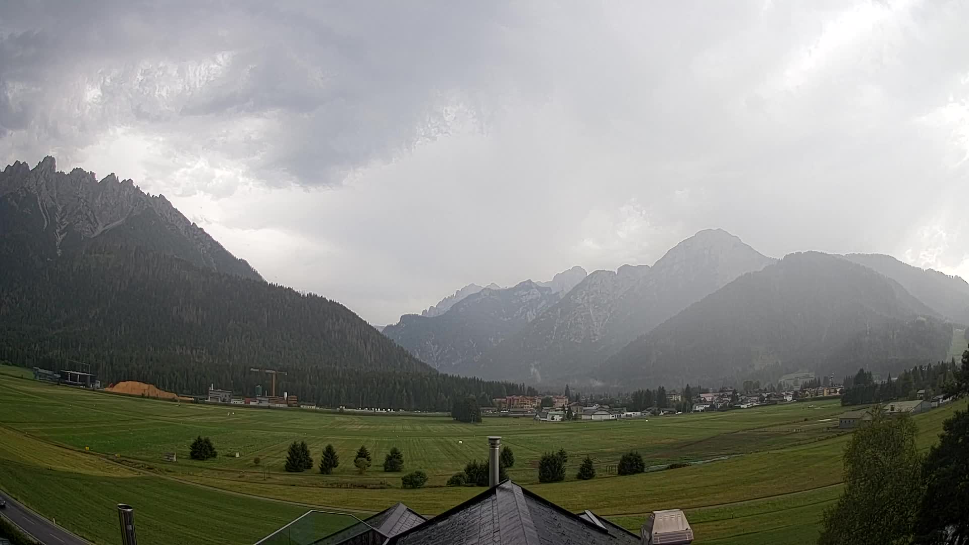 Web kamera Toblach Dolomiti – Pogled s Hotela Rosengarten