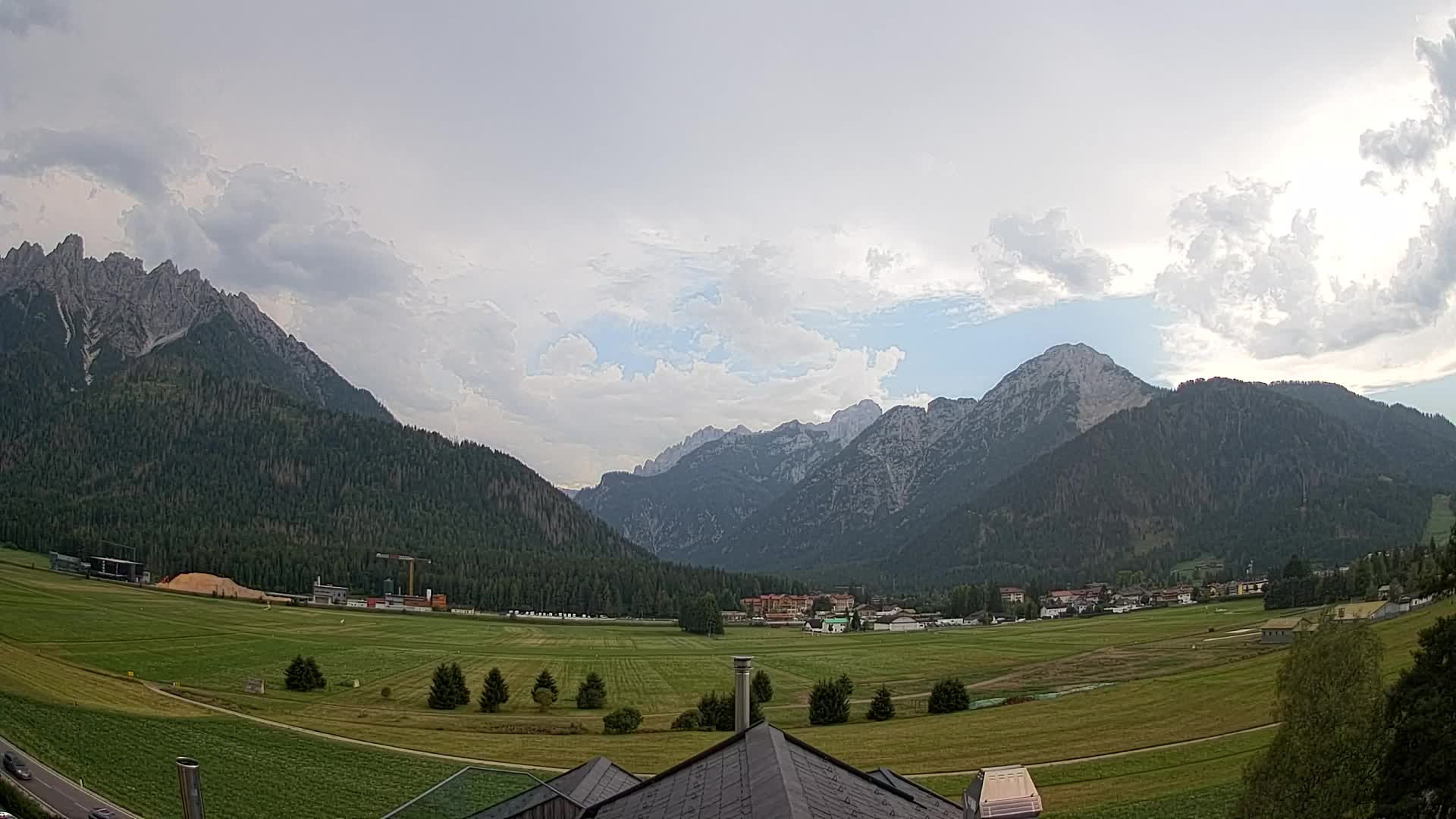 Web kamera Toblach Dolomiti – Pogled s Hotela Rosengarten