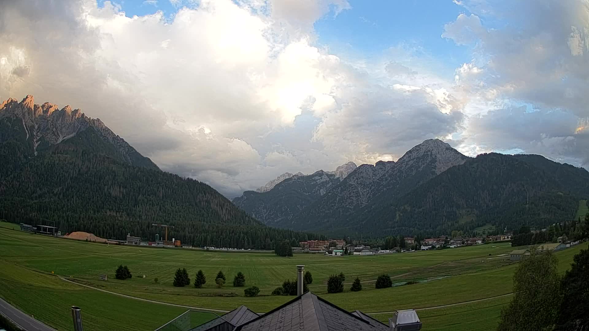 Webcam Toblach Dolomites – View from Hotel Rosengarten