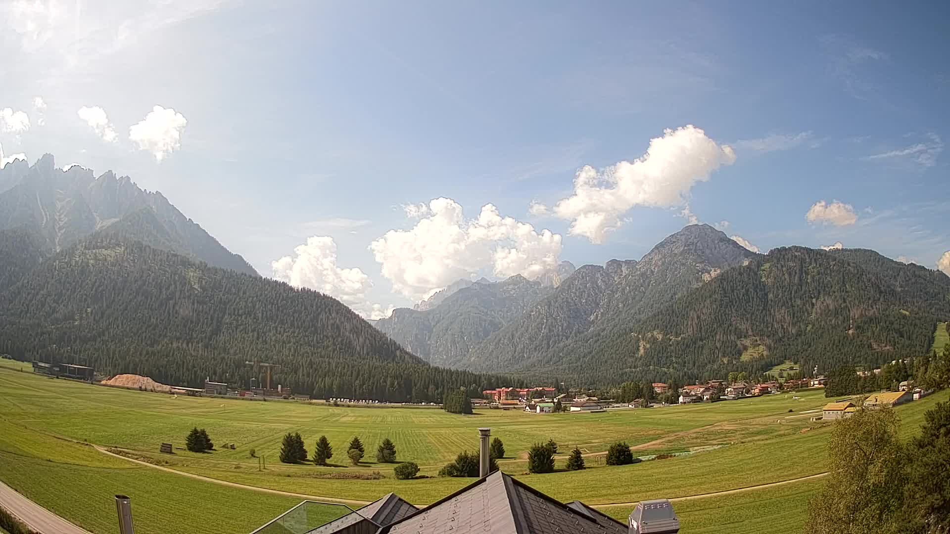 Spletna kamera Toblach Dolomiti – Pogled iz hotela Rosengarten