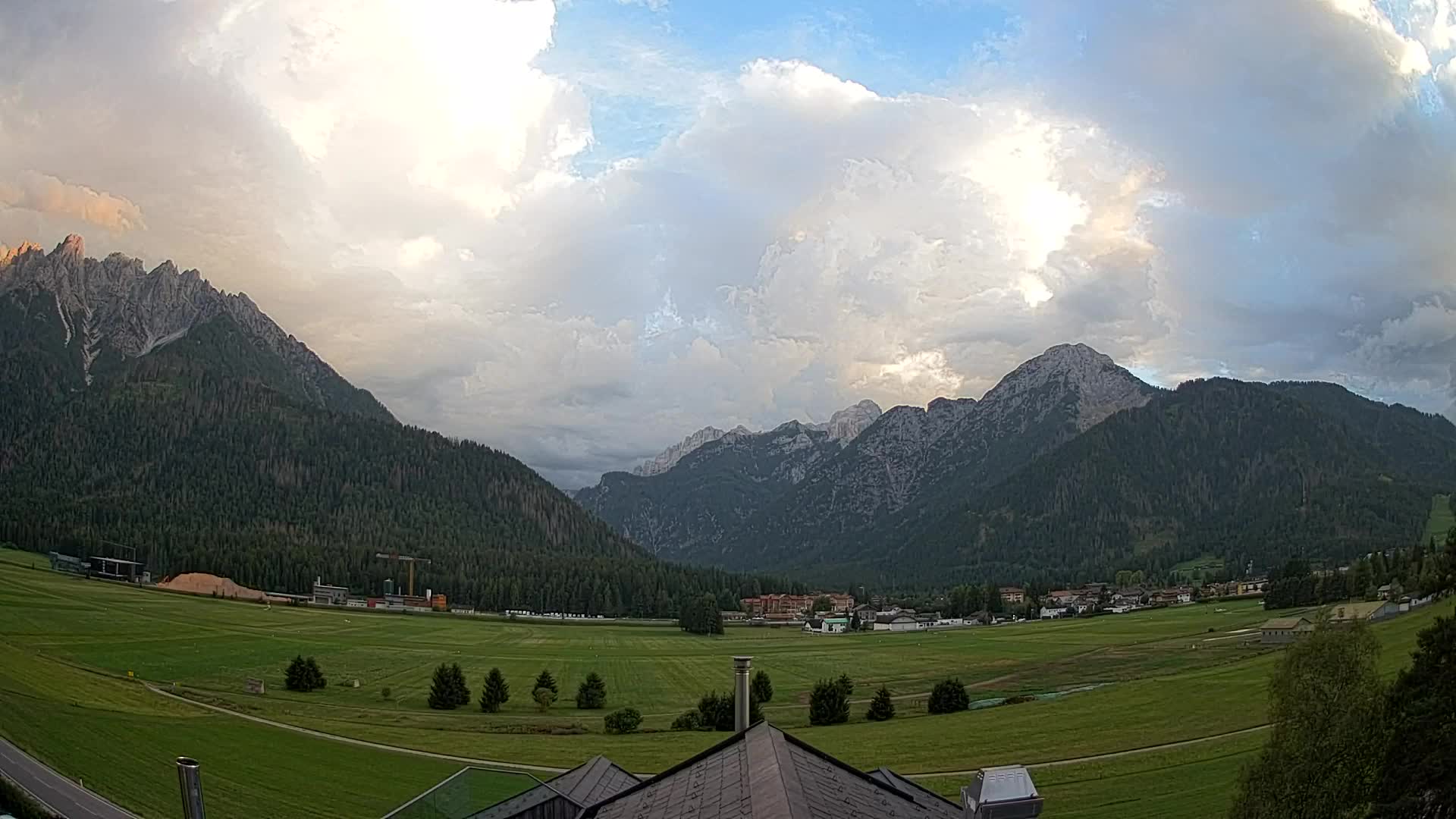 Spletna kamera Toblach Dolomiti – Pogled iz hotela Rosengarten