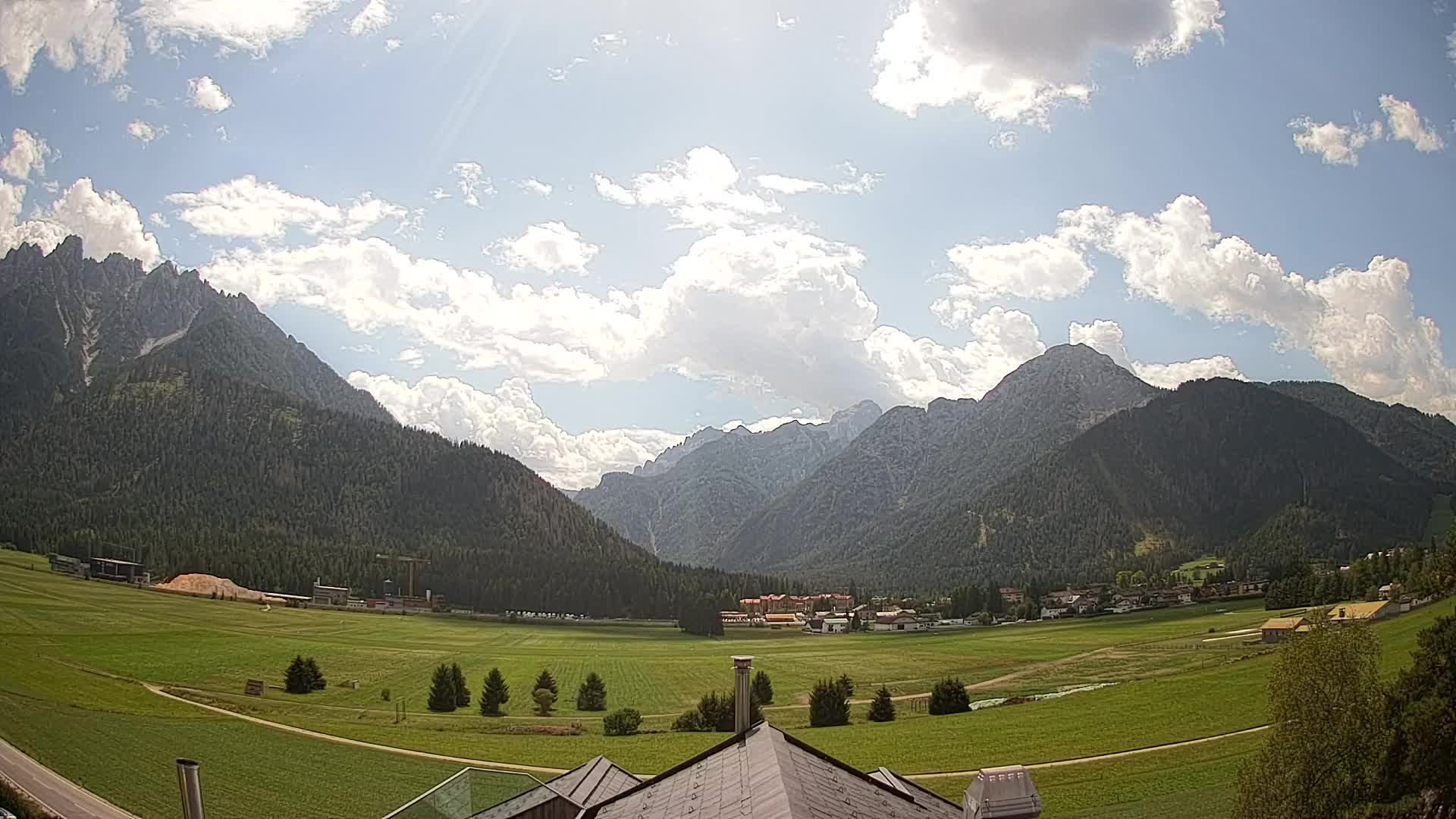 Spletna kamera Toblach Dolomiti – Pogled iz hotela Rosengarten