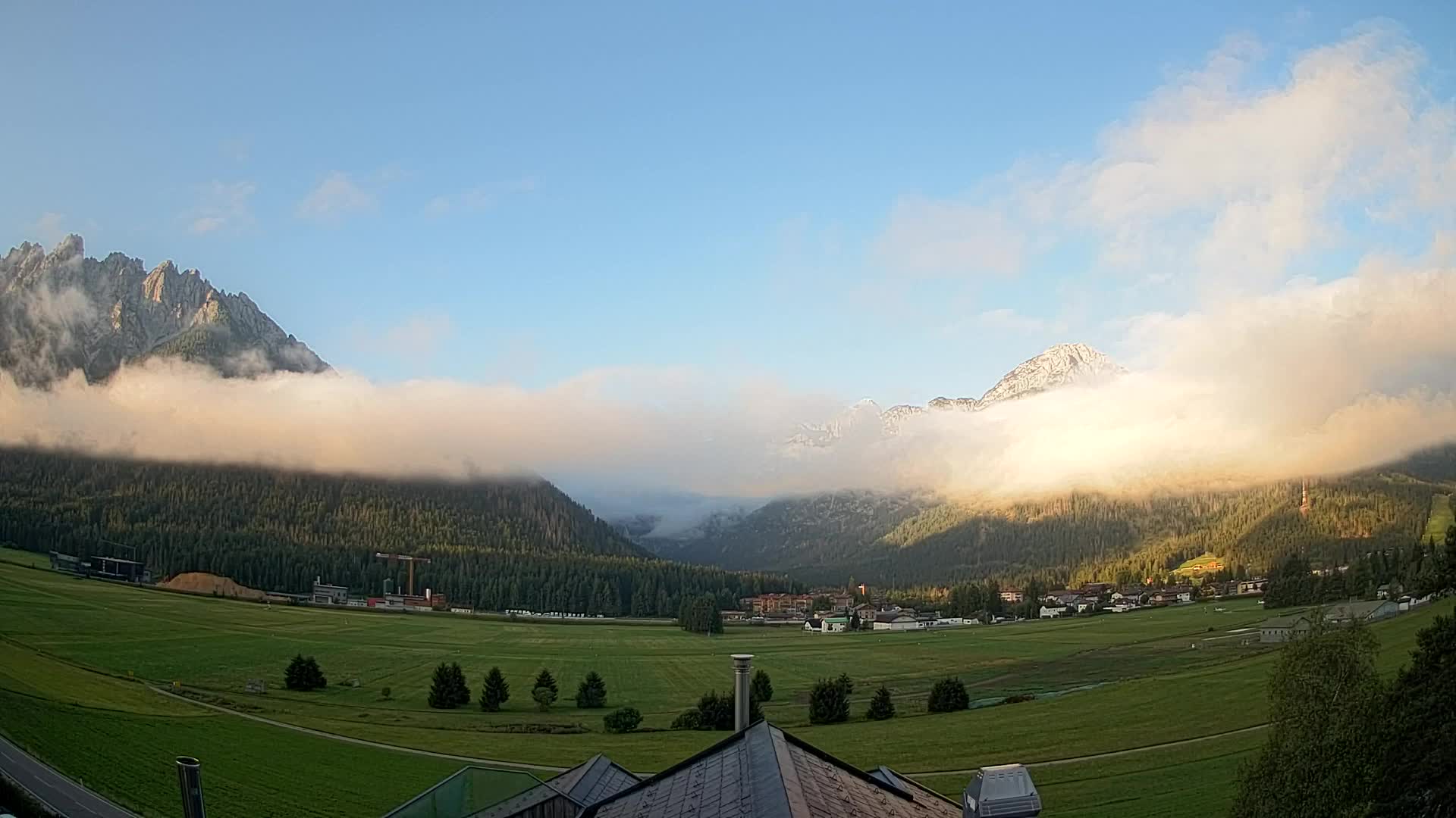 Spletna kamera Toblach Dolomiti – Pogled iz hotela Rosengarten