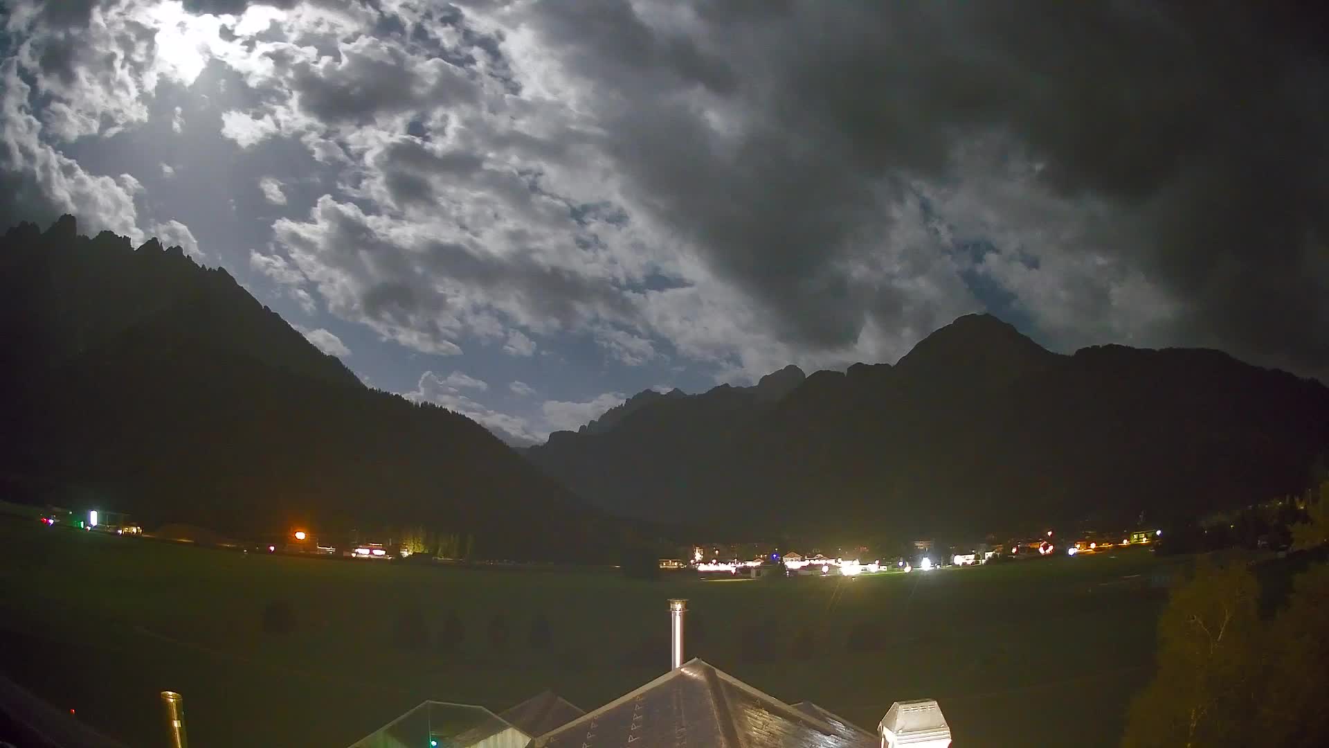 Spletna kamera Toblach Dolomiti – Pogled iz hotela Rosengarten