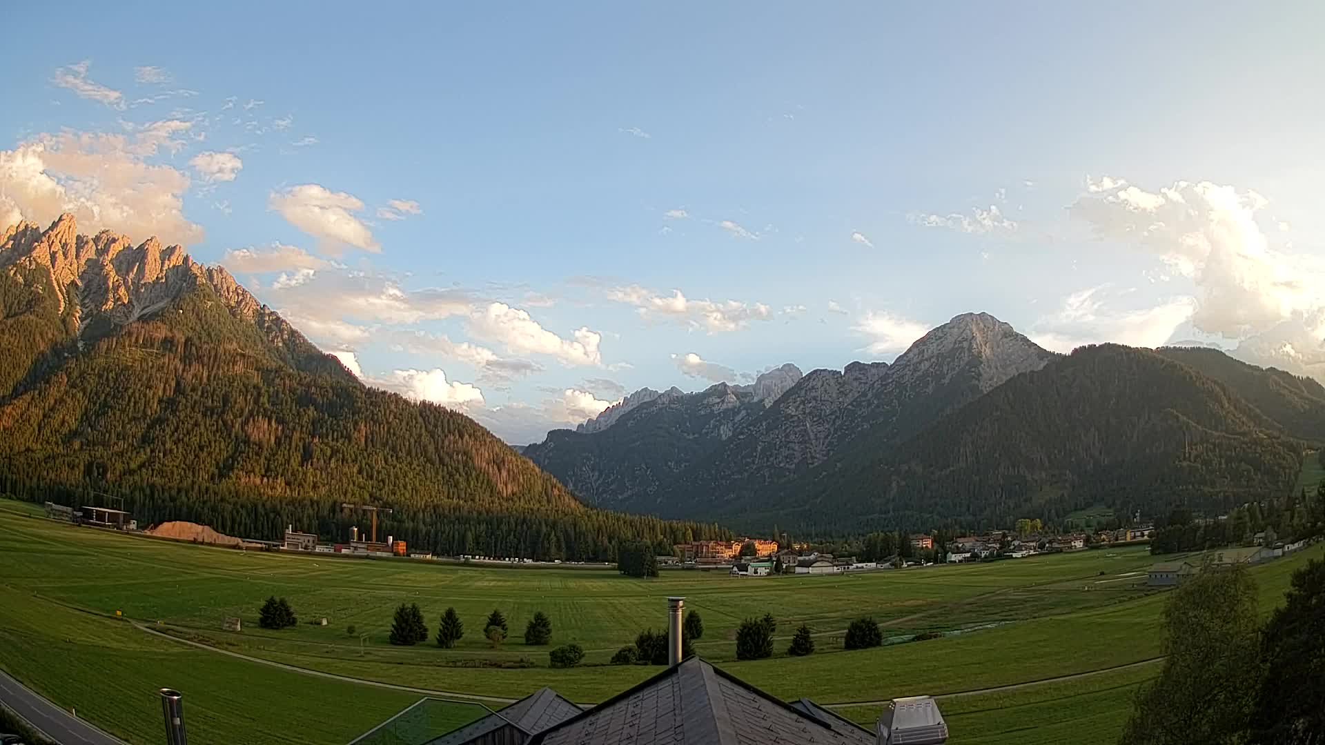 Webcam Toblach Dolomites – View from Hotel Rosengarten