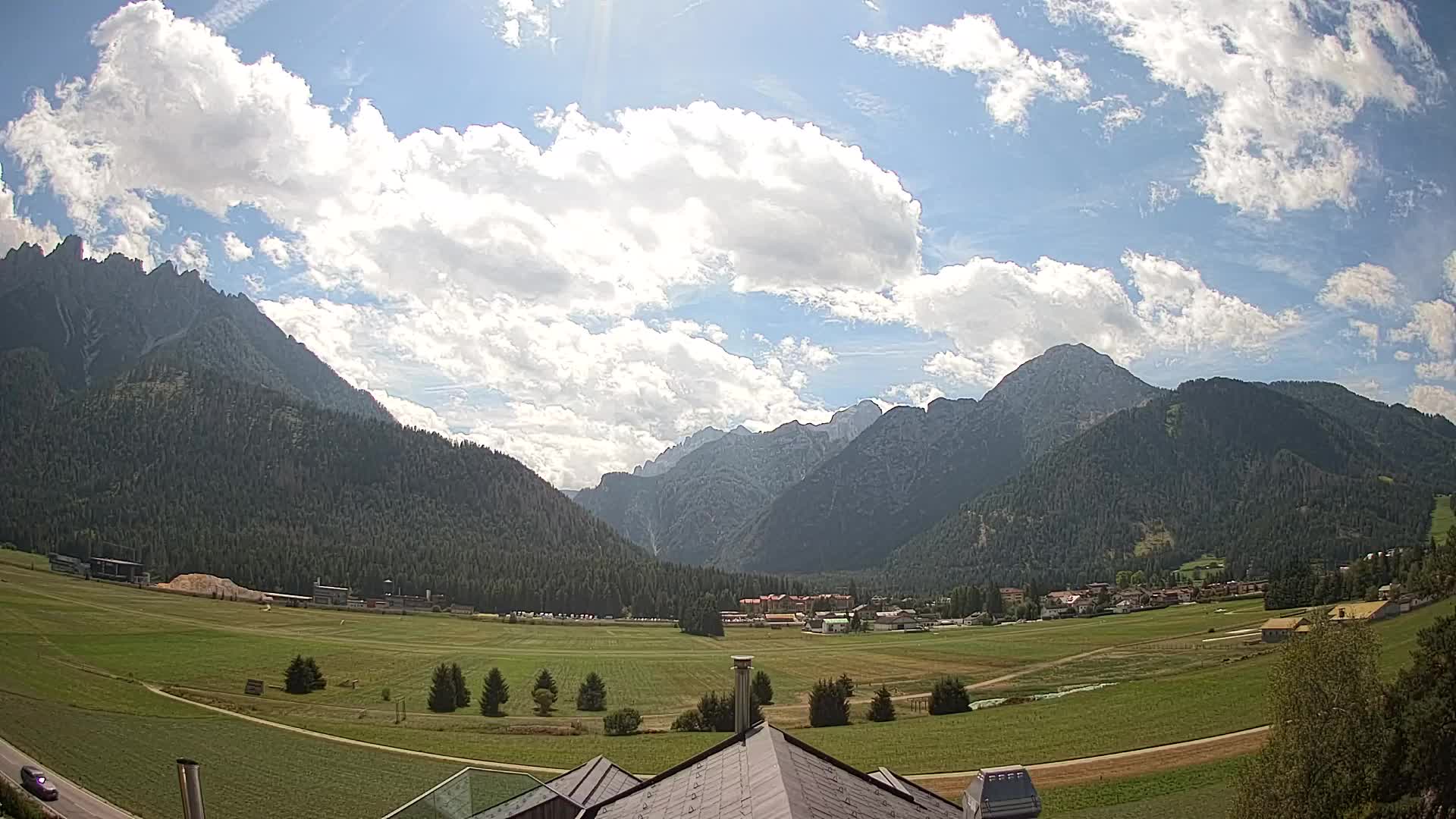 Webcam Toblach Dolomites – View from Hotel Rosengarten