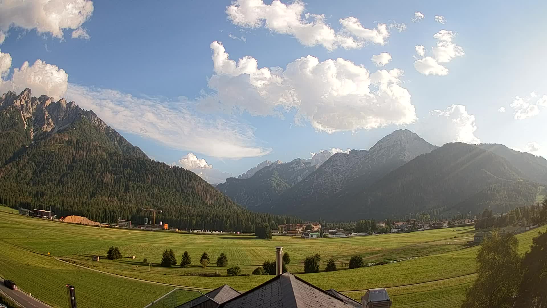Web kamera Toblach Dolomiti – Pogled s Hotela Rosengarten