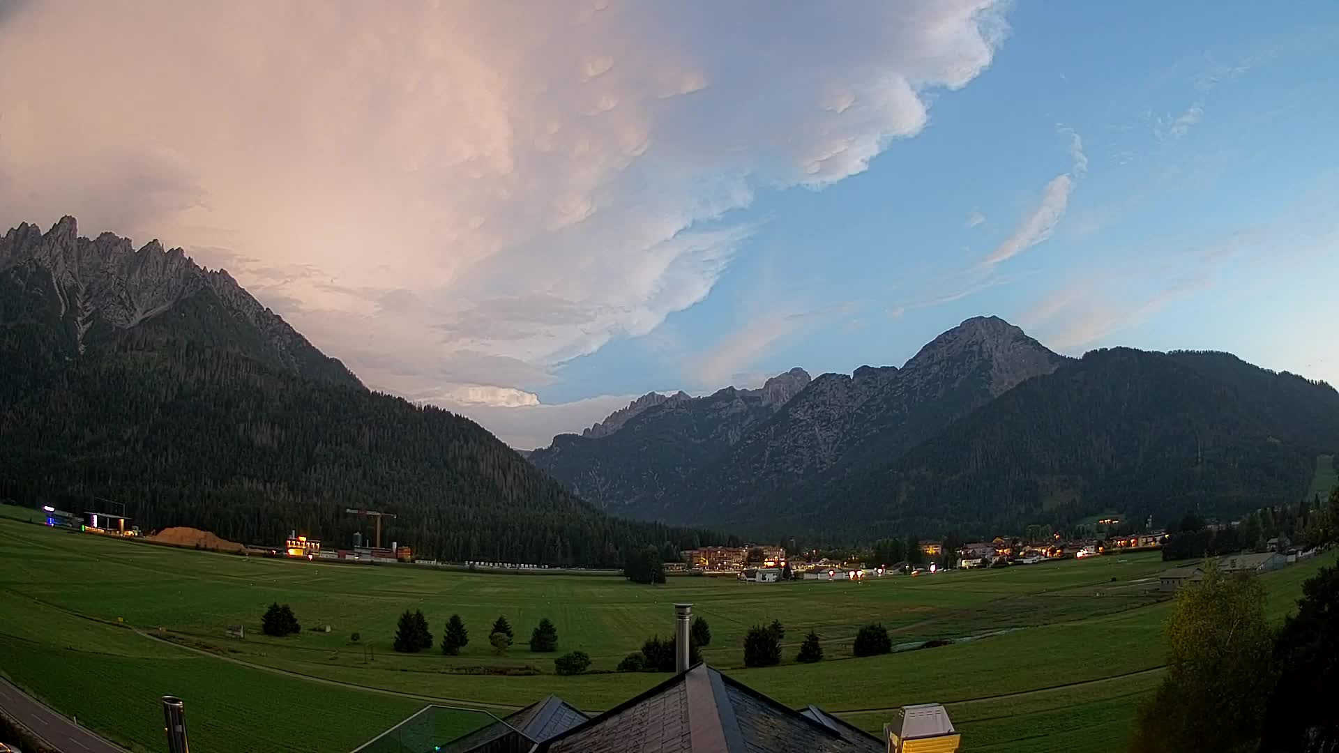 Spletna kamera Toblach Dolomiti – Pogled iz hotela Rosengarten