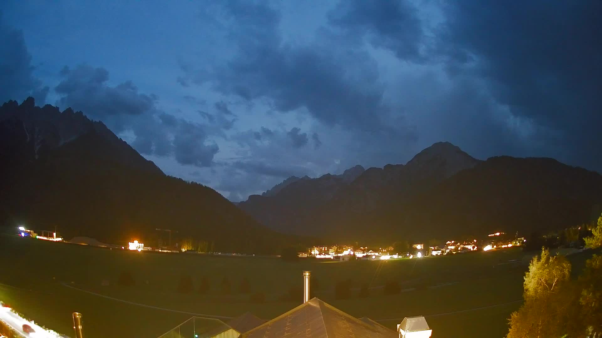 Web kamera Toblach Dolomiti – Pogled s Hotela Rosengarten