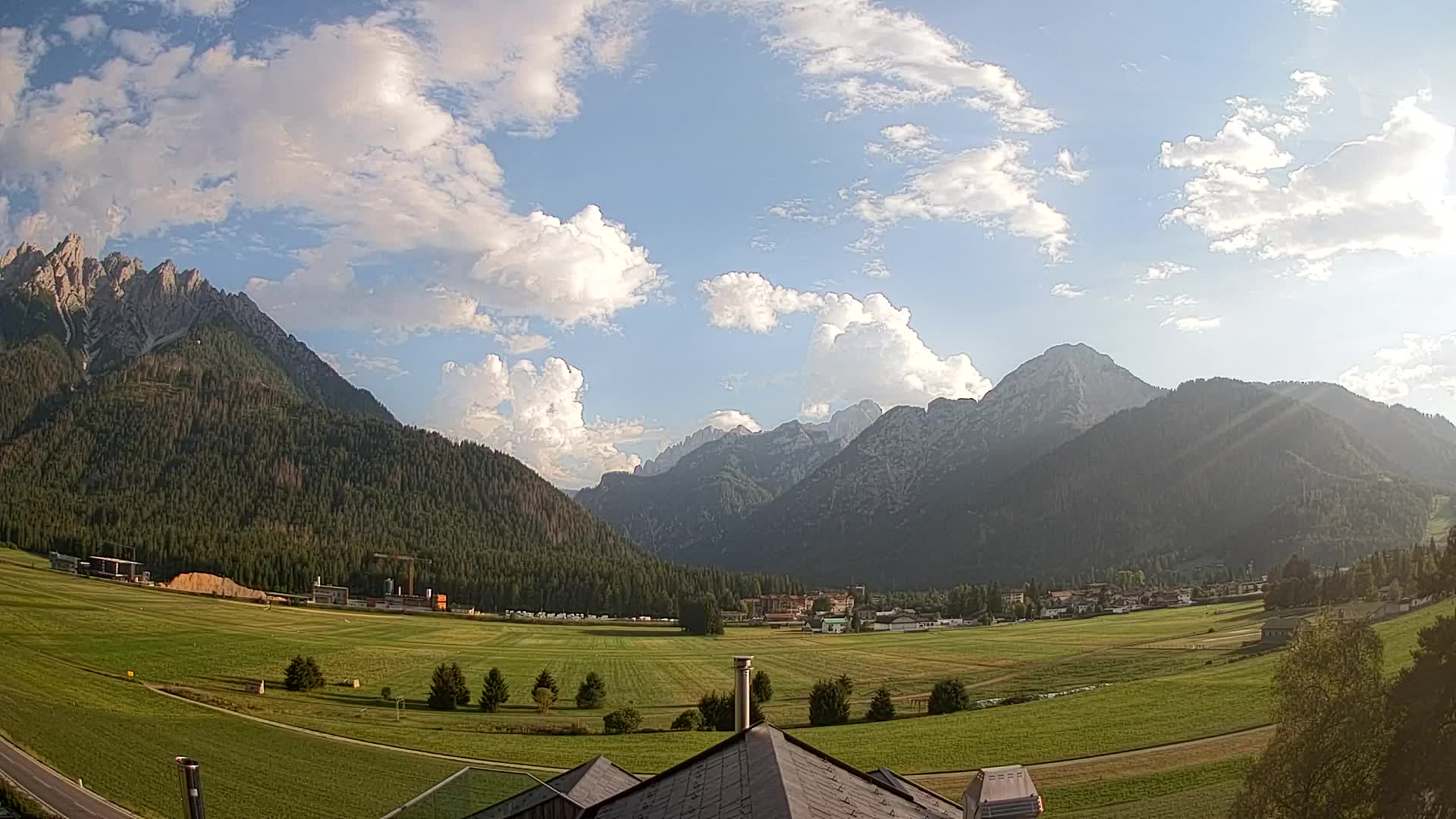 Web kamera Toblach Dolomiti – Pogled s Hotela Rosengarten