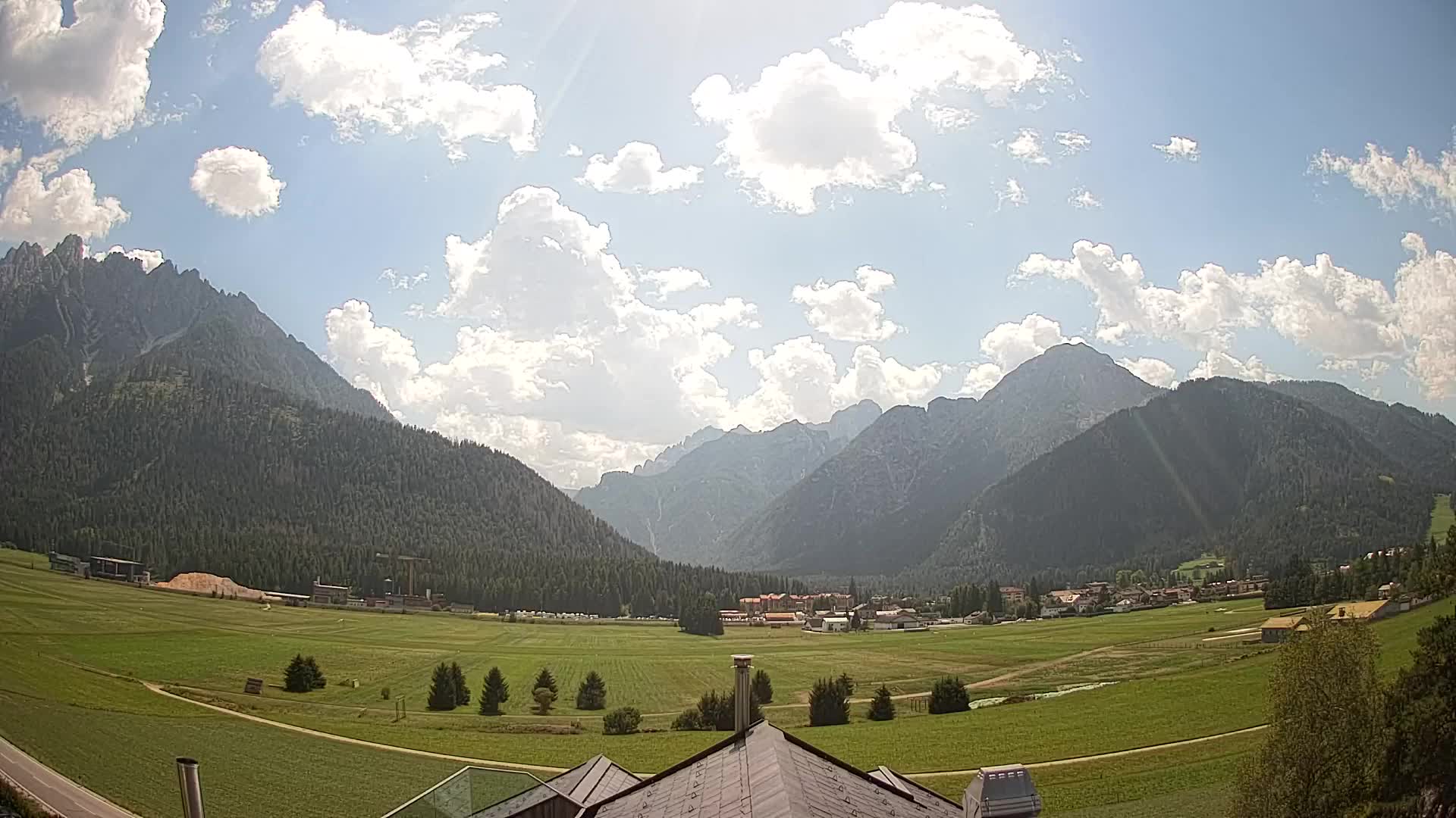 Spletna kamera Toblach Dolomiti – Pogled iz hotela Rosengarten