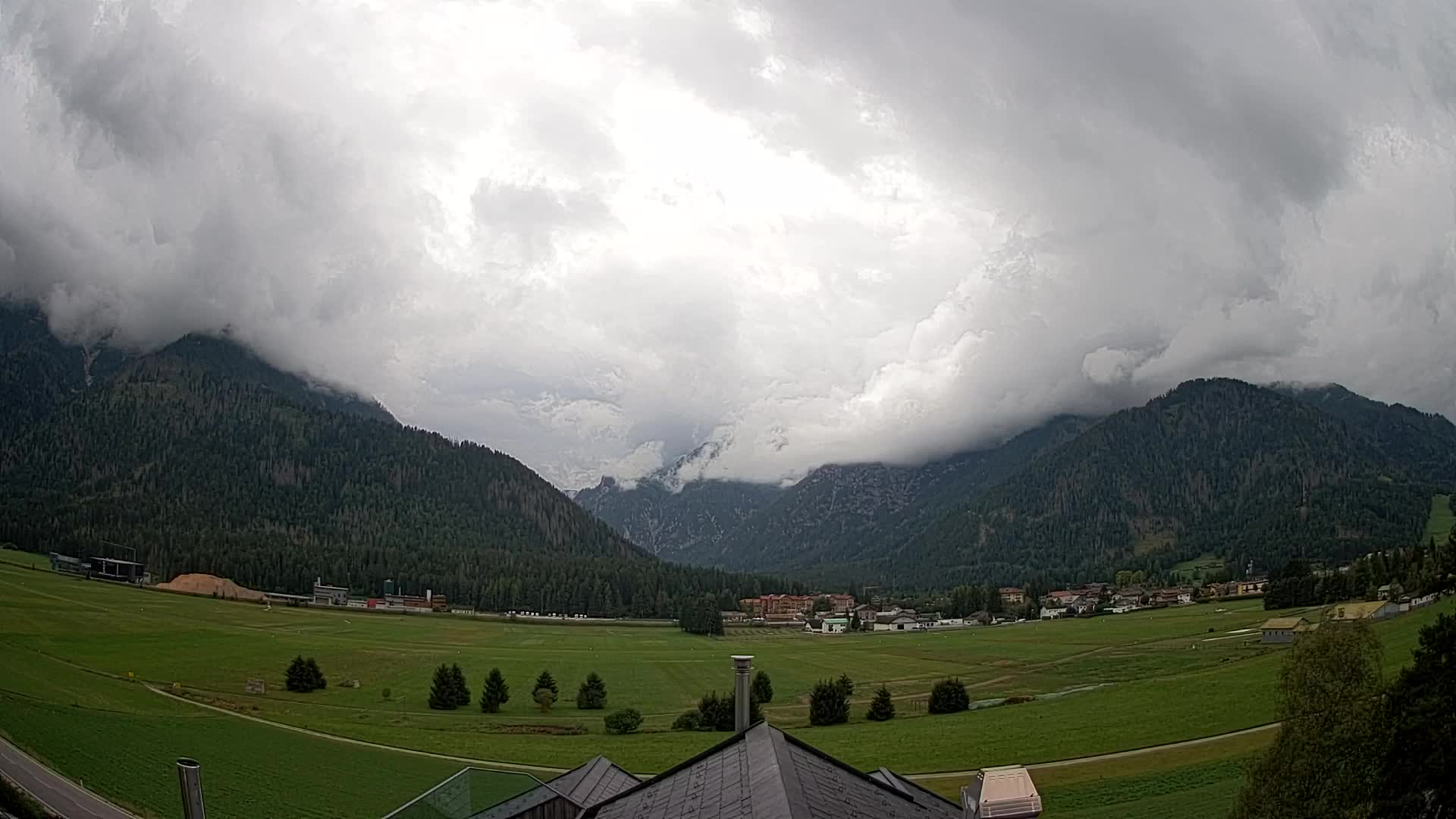 Web kamera Toblach Dolomiti – Pogled s Hotela Rosengarten