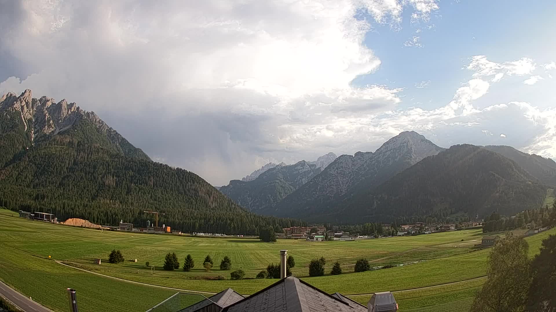 Spletna kamera Toblach Dolomiti – Pogled iz hotela Rosengarten