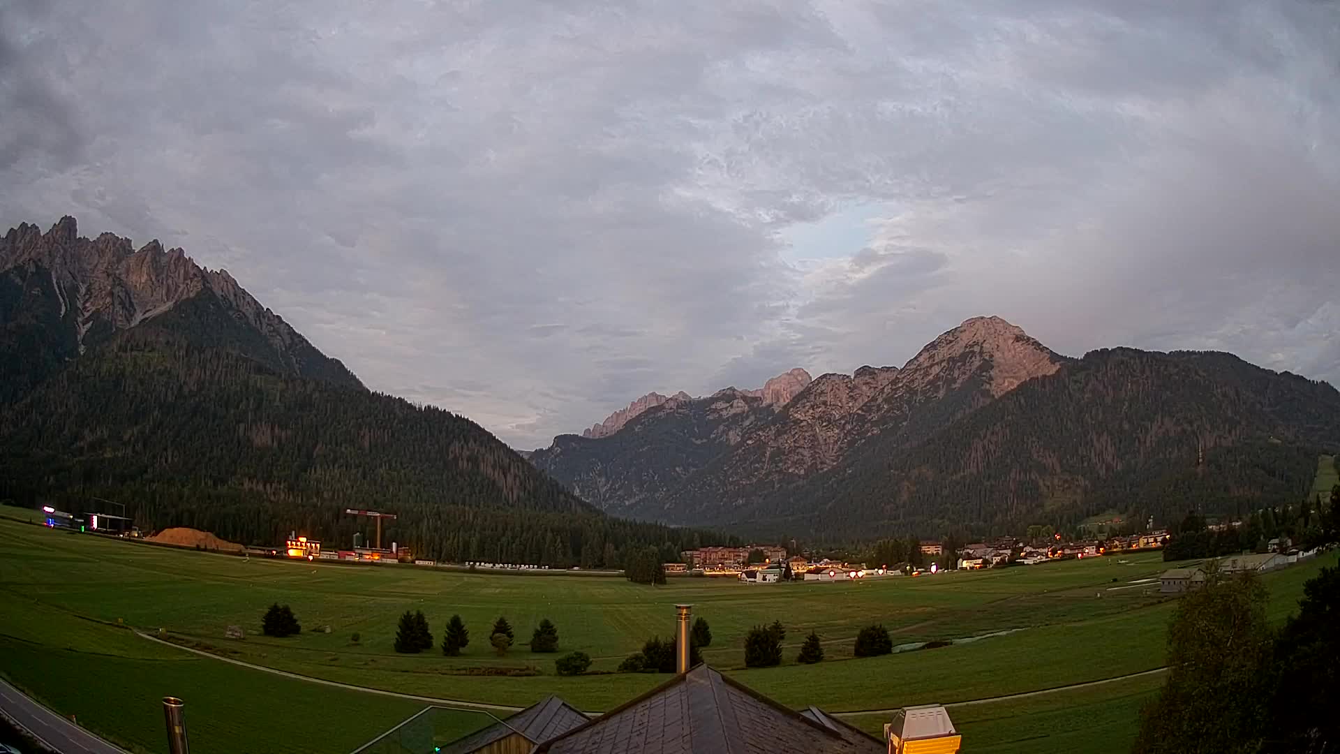 Web kamera Toblach Dolomiti – Pogled s Hotela Rosengarten