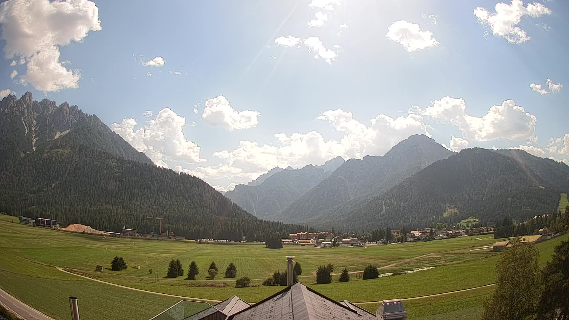 Spletna kamera Toblach Dolomiti – Pogled iz hotela Rosengarten