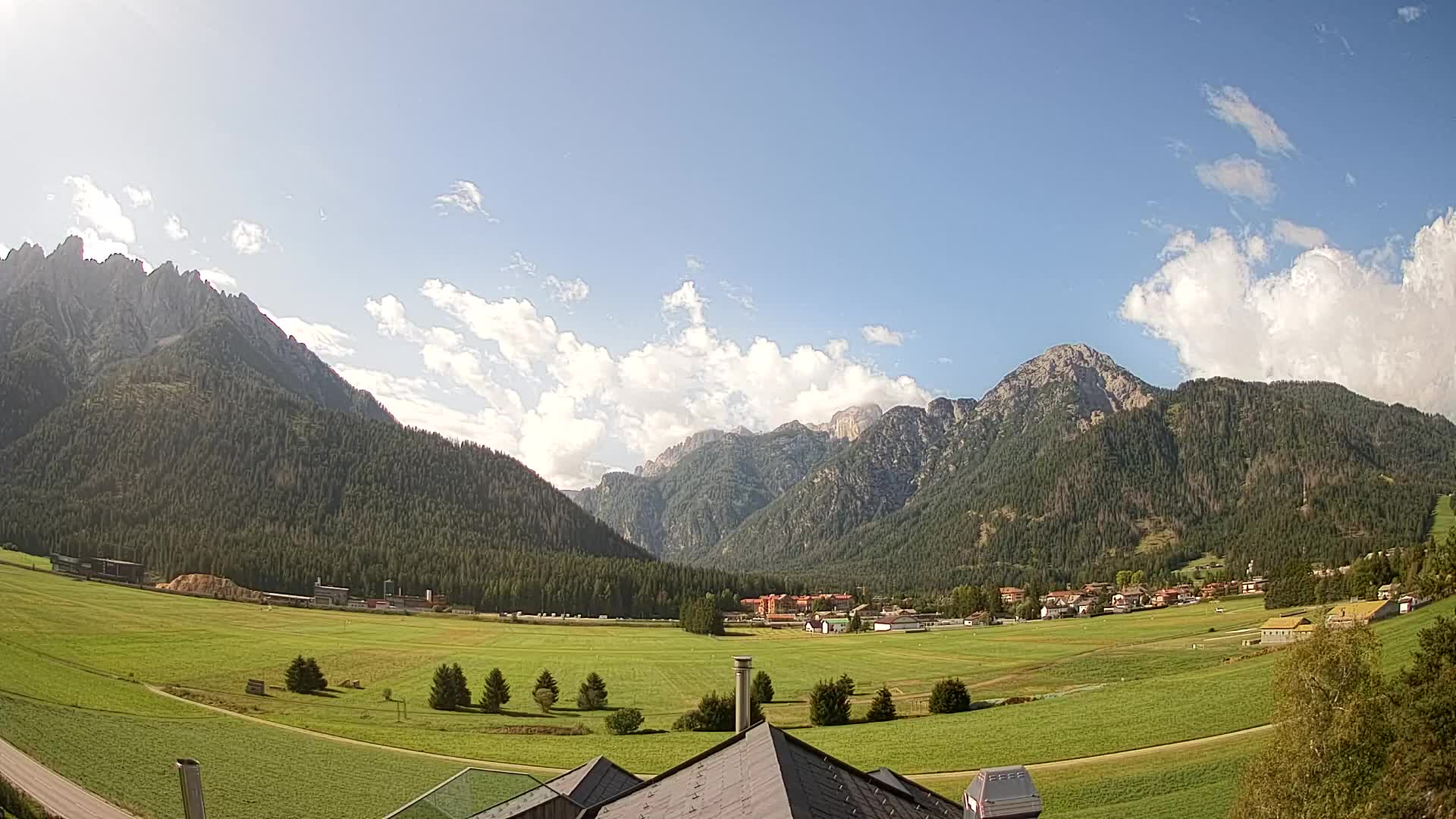 Spletna kamera Toblach Dolomiti – Pogled iz hotela Rosengarten