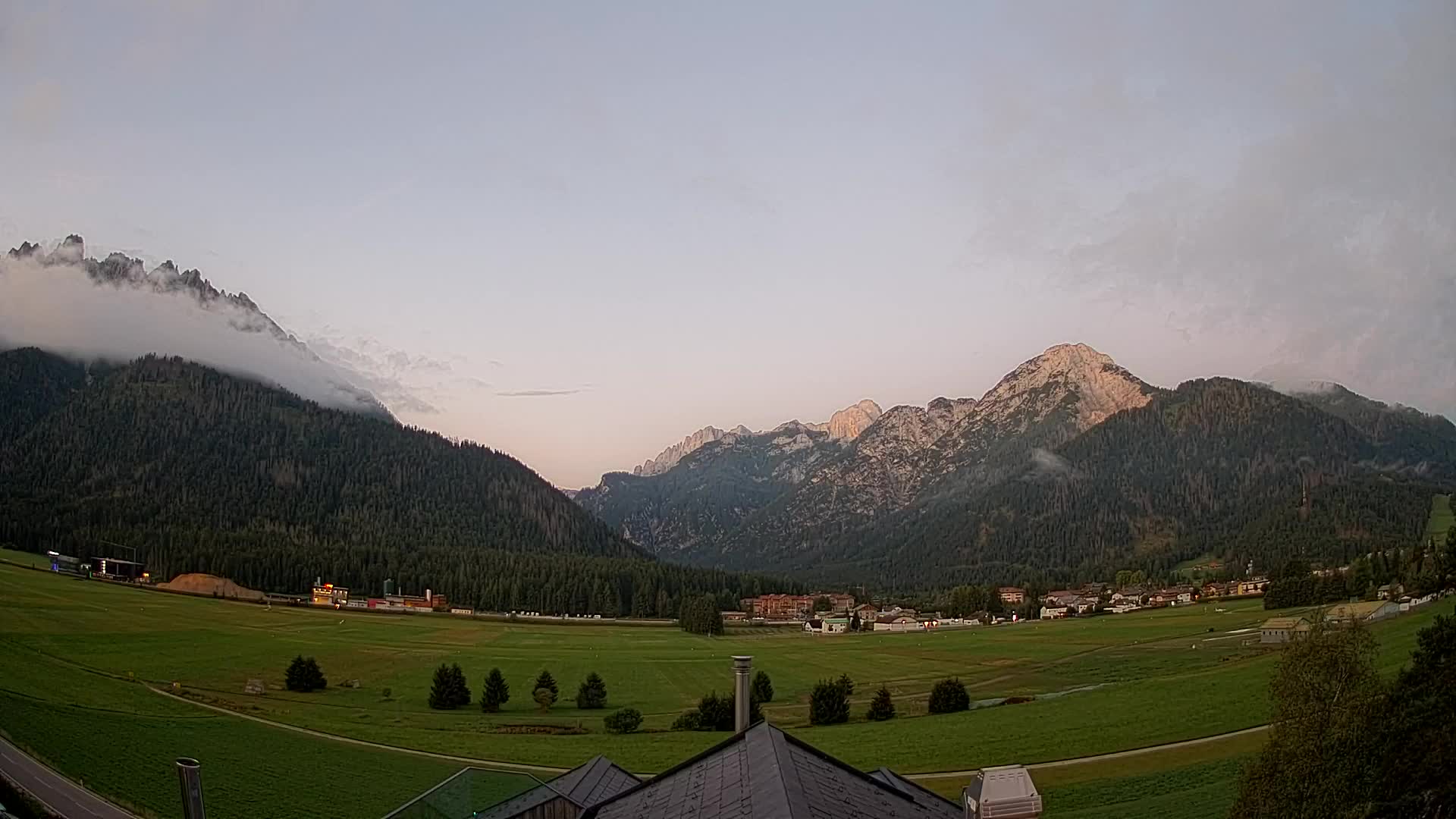 Web kamera Toblach Dolomiti – Pogled s Hotela Rosengarten