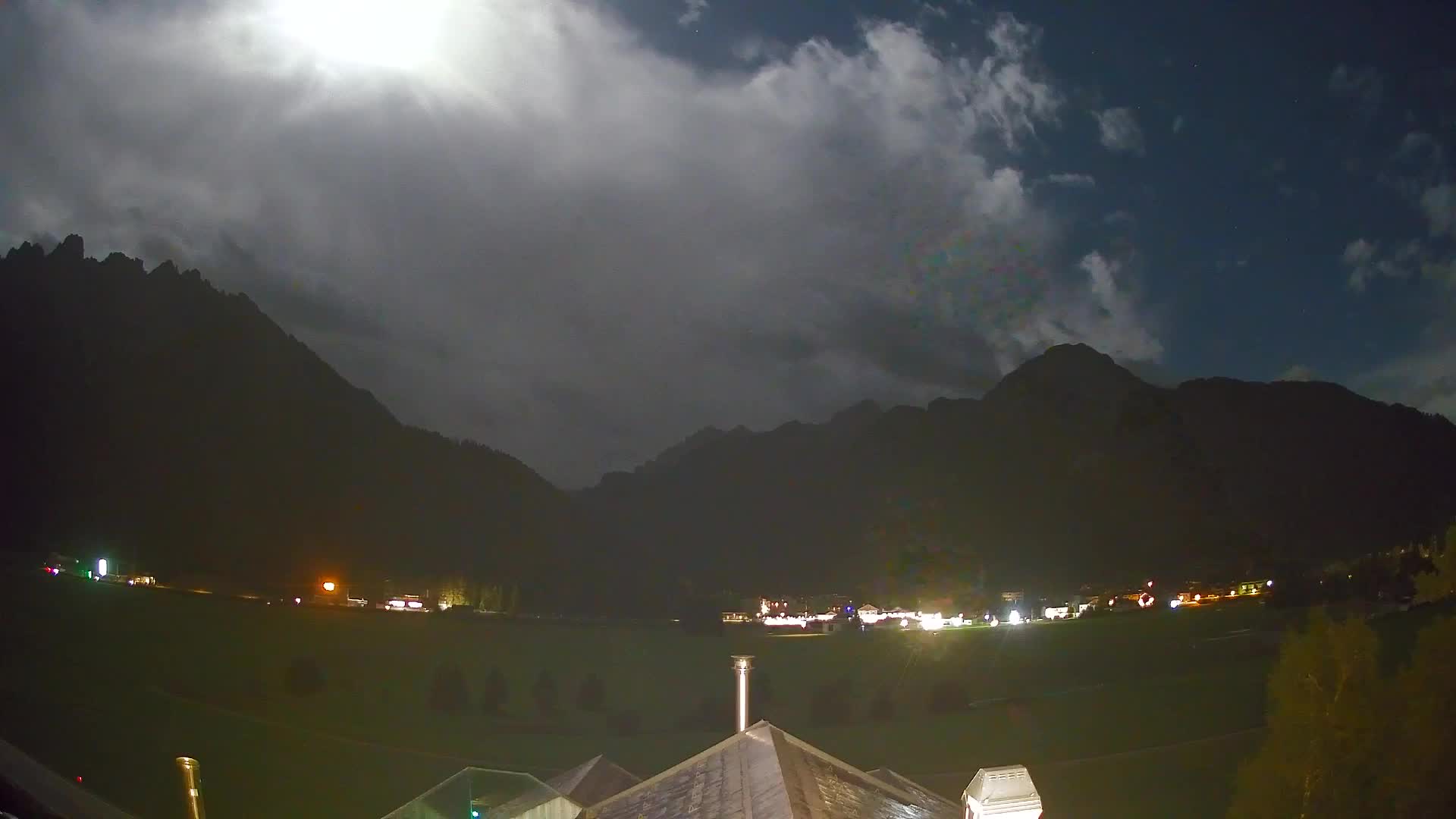 Spletna kamera Toblach Dolomiti – Pogled iz hotela Rosengarten