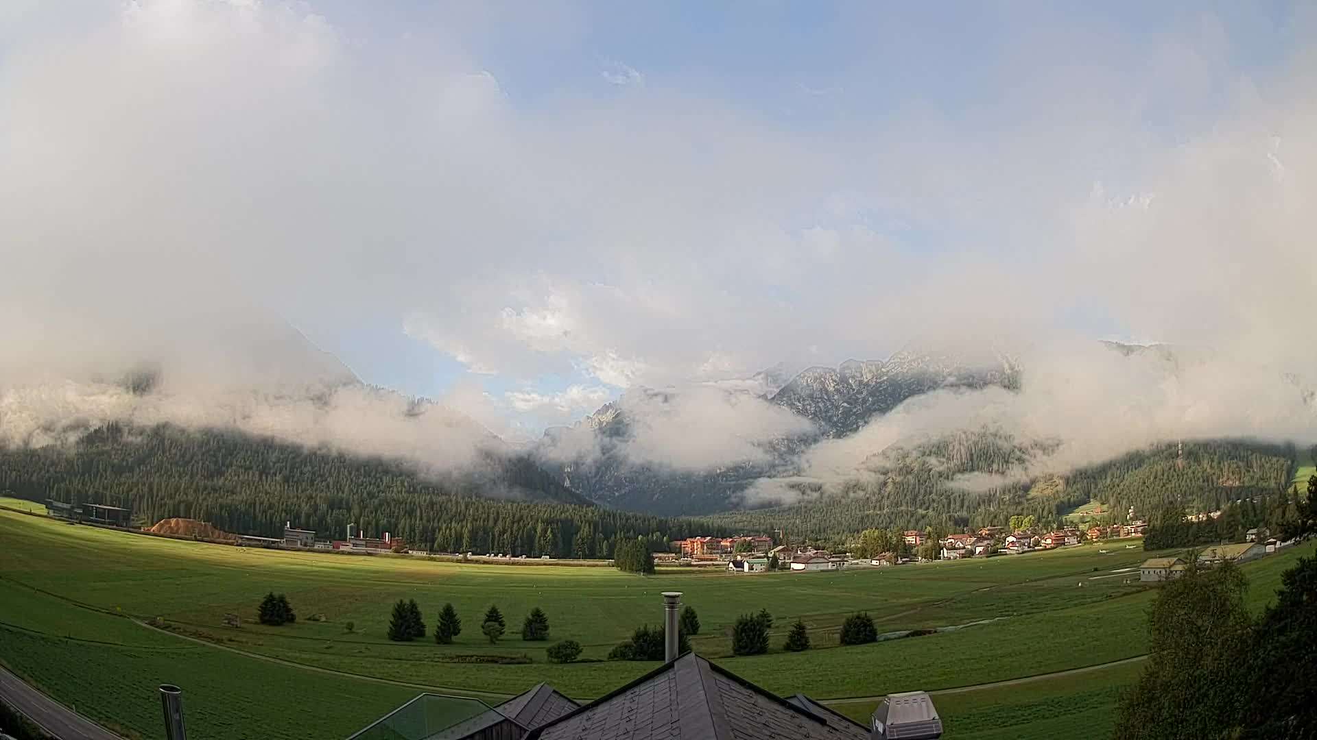 Spletna kamera Toblach Dolomiti – Pogled iz hotela Rosengarten